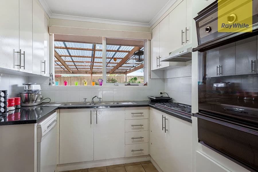 3 Langdon Crescent, Craigieburn VIC 3064, Craigieburn - Thumbnail 4