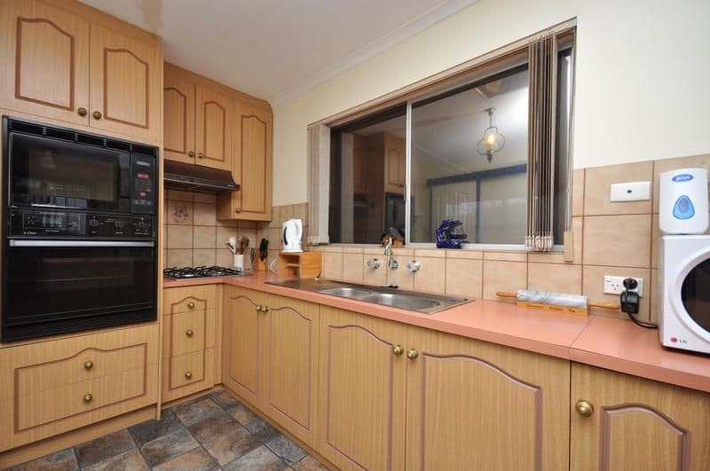 1 Gretel Crescent, HALLETT COVE SA 5158, Hallett Cove - Thumbnail 2