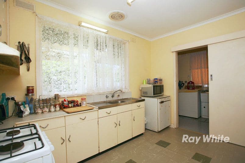 6 Sandra Avenue, NOBLE PARK VIC 3174, Noble Park - Thumbnail 2