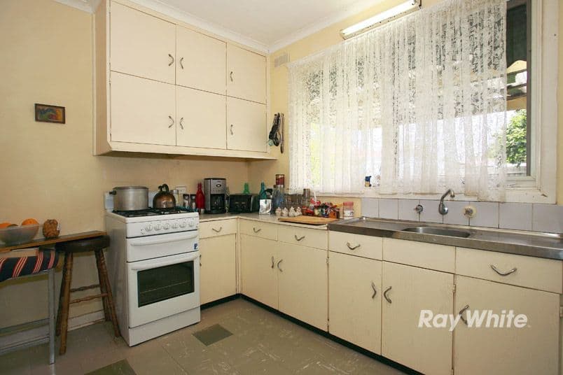 6 Sandra Avenue, NOBLE PARK VIC 3174, Noble Park - Thumbnail 3