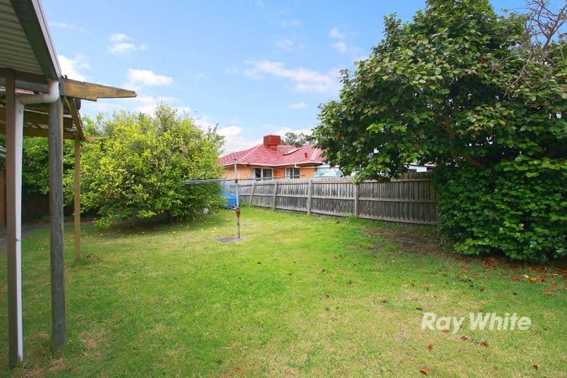6 Sandra Avenue, NOBLE PARK VIC 3174, Noble Park - Thumbnail 8