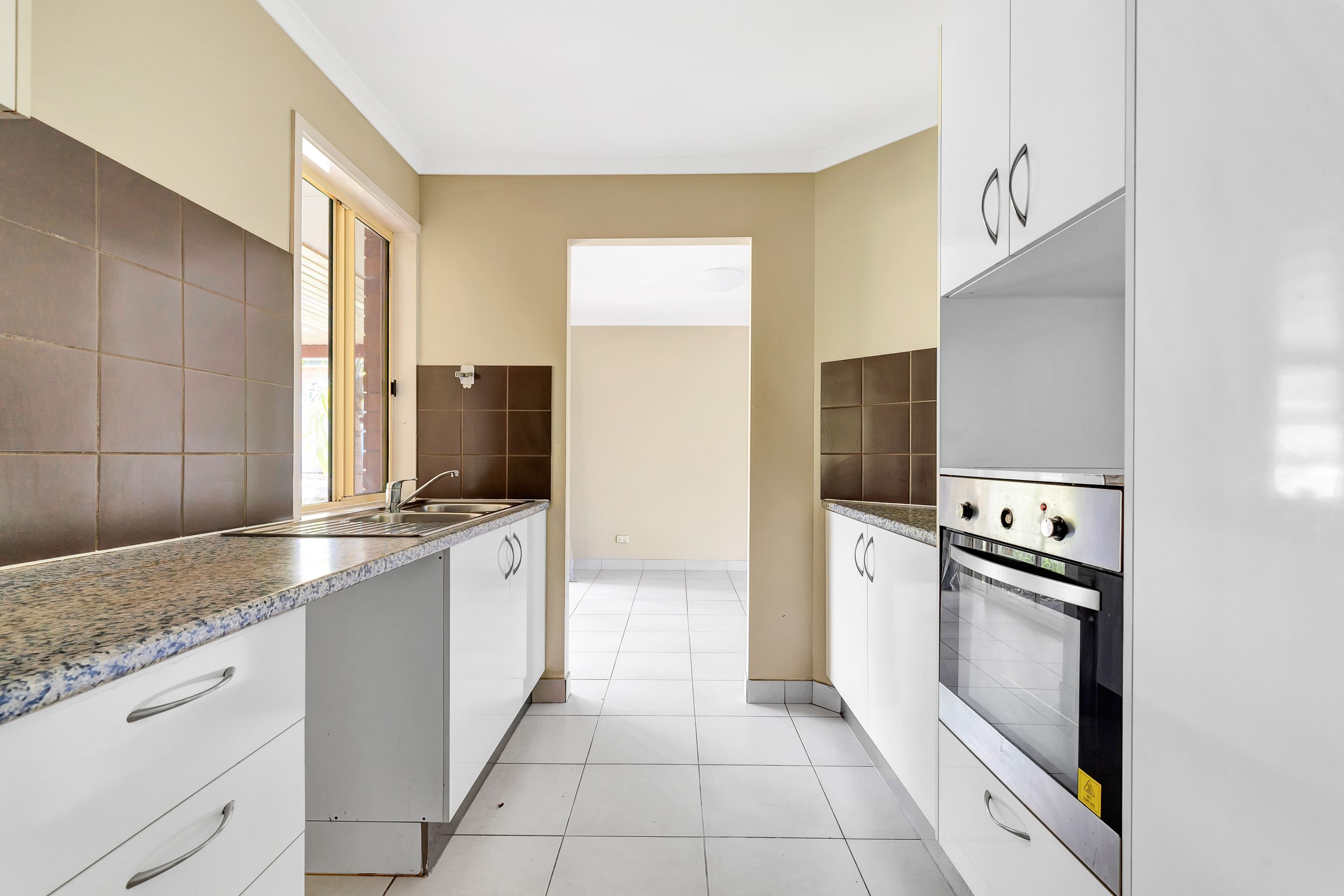 4 Bou Court, Edens Landing QLD 4207, Edens Landing - Thumbnail 2
