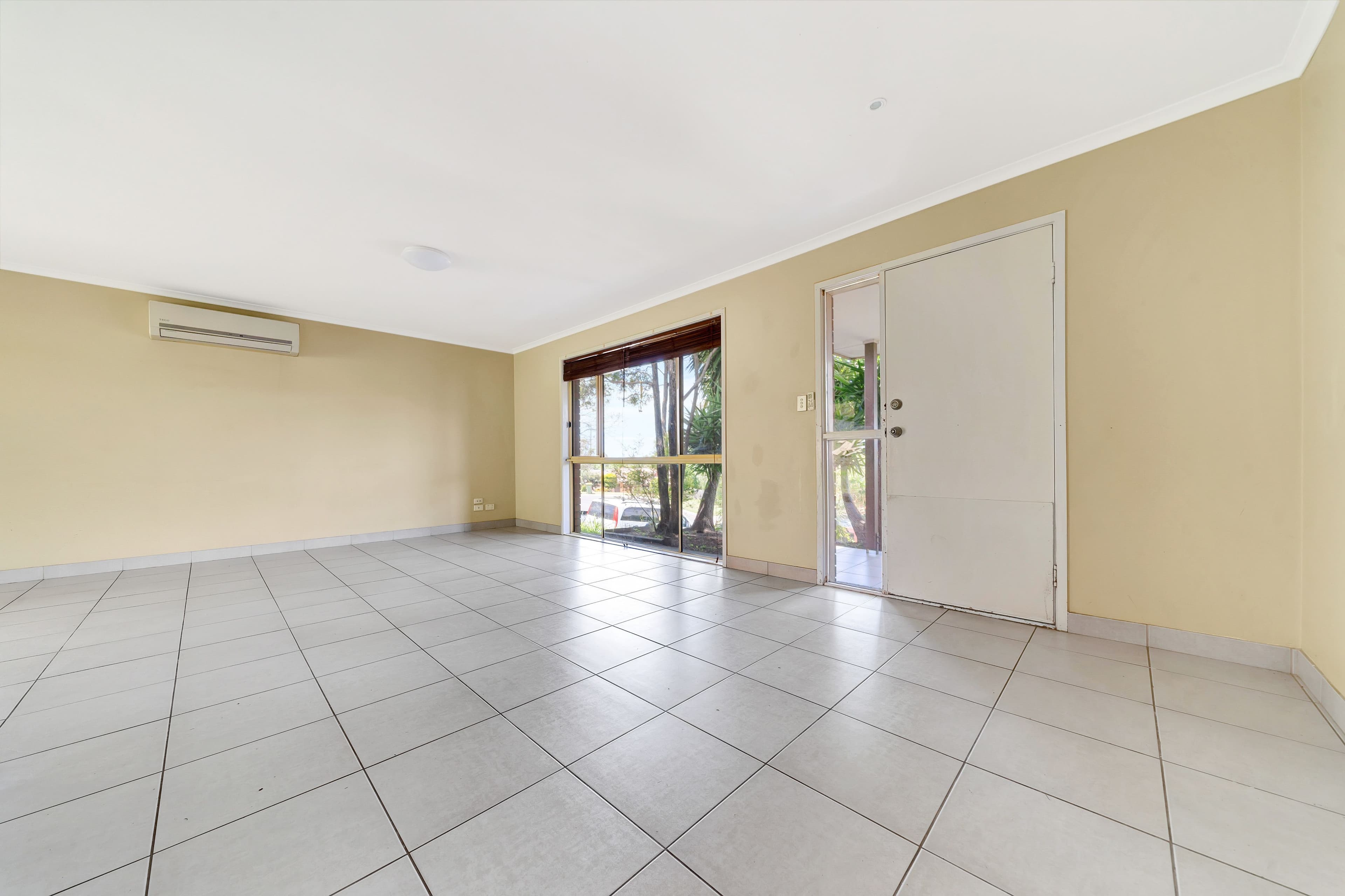 4 Bou Court, Edens Landing QLD 4207, Edens Landing - Thumbnail 4