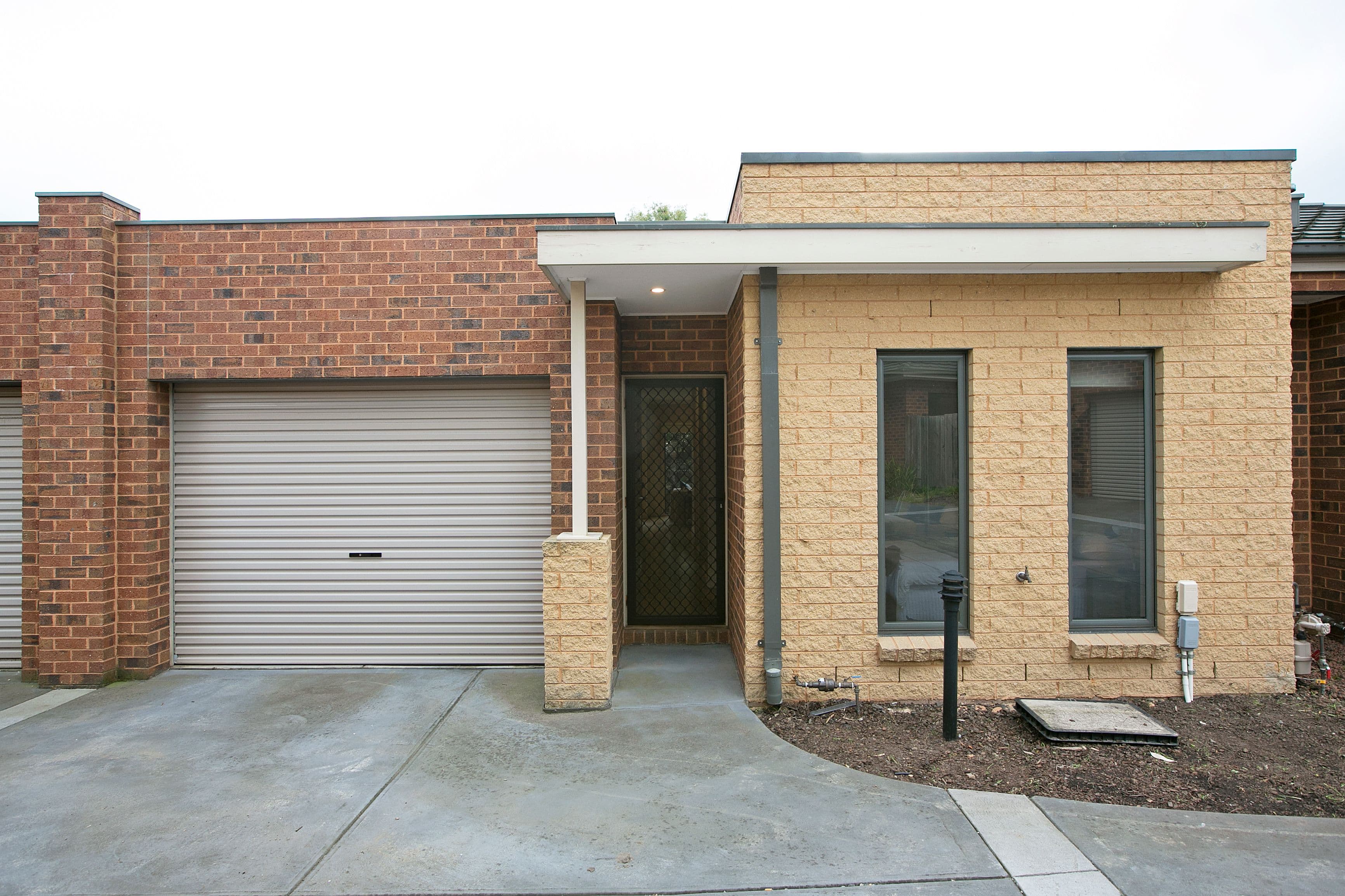 18 Maclagan Crescent, Reservoir VIC 3073, Reservoir - Thumbnail 2