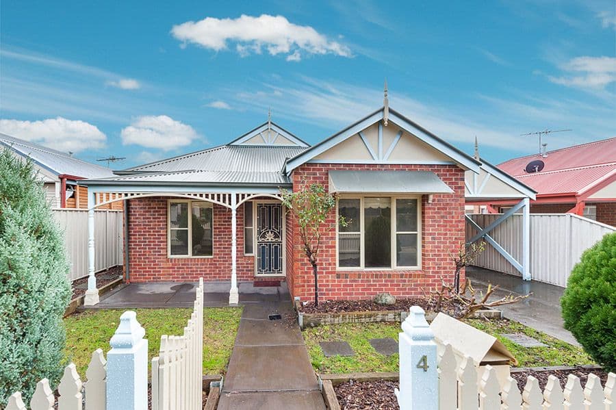 4 Heathwood Close, Craigieburn VIC 3064, Craigieburn - Image 1