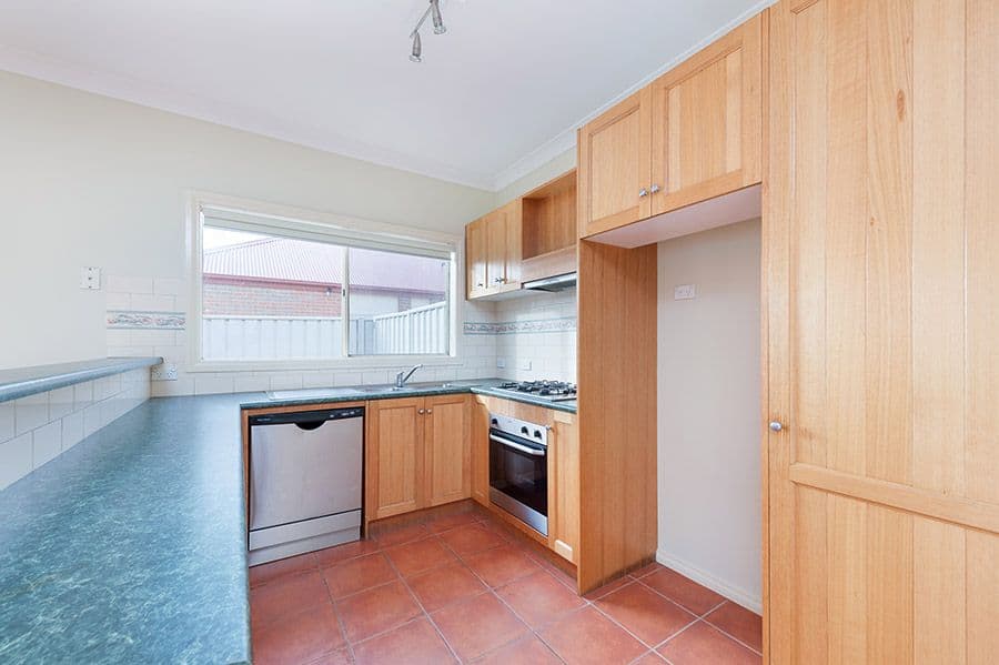4 Heathwood Close, Craigieburn VIC 3064, Craigieburn - Thumbnail 2