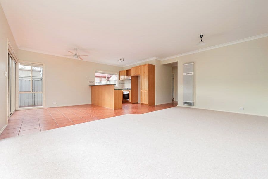 4 Heathwood Close, Craigieburn VIC 3064, Craigieburn - Thumbnail 3