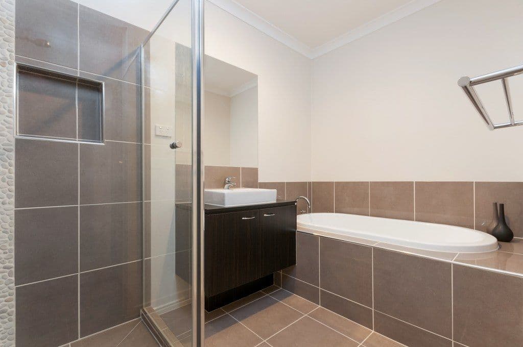 11 Eminence Way, CRAIGIEBURN VIC 3064, Craigieburn - Thumbnail 8