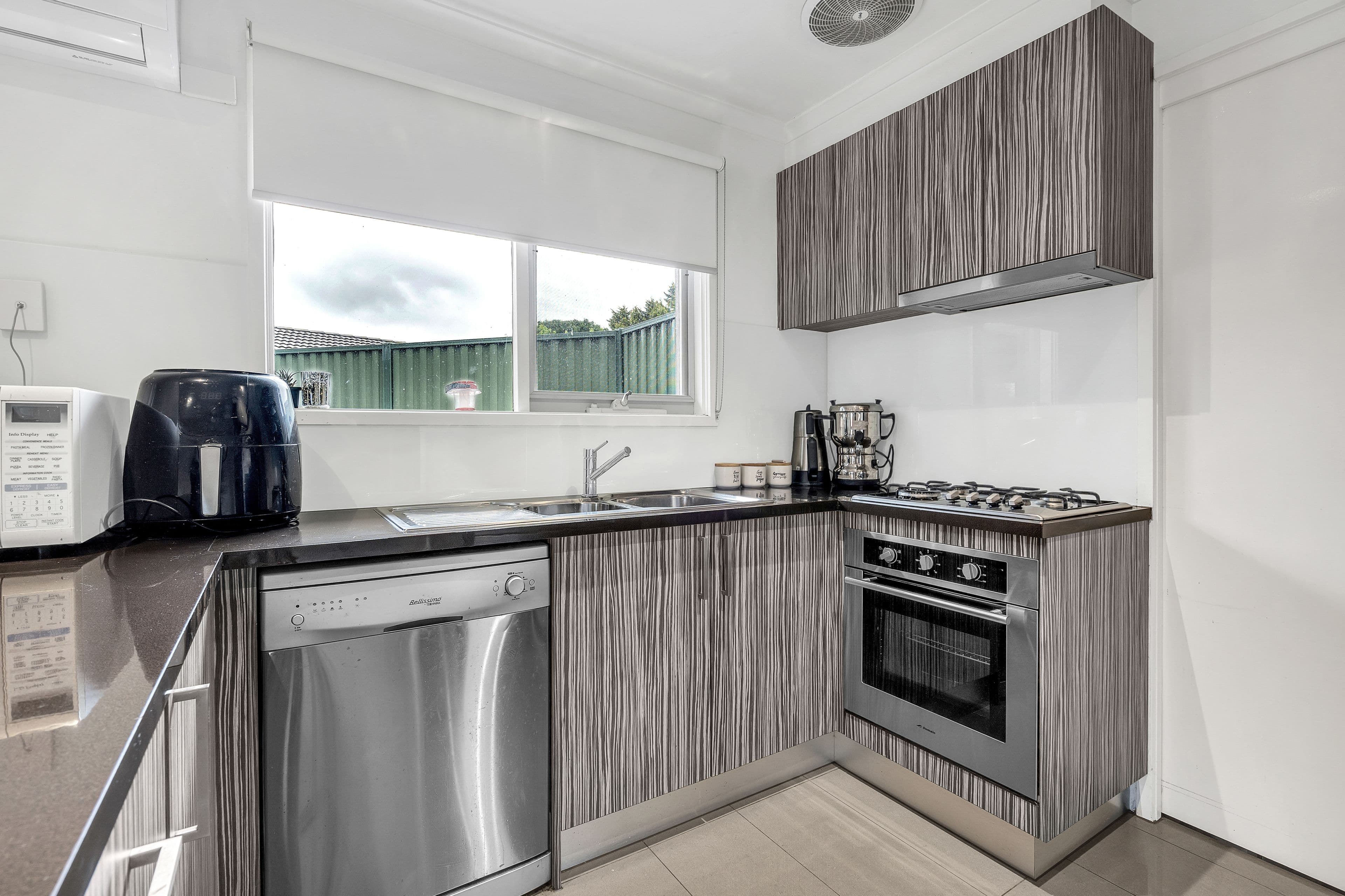 23 Amesbury Avenue, Craigieburn VIC 3064, Craigieburn - Thumbnail 6