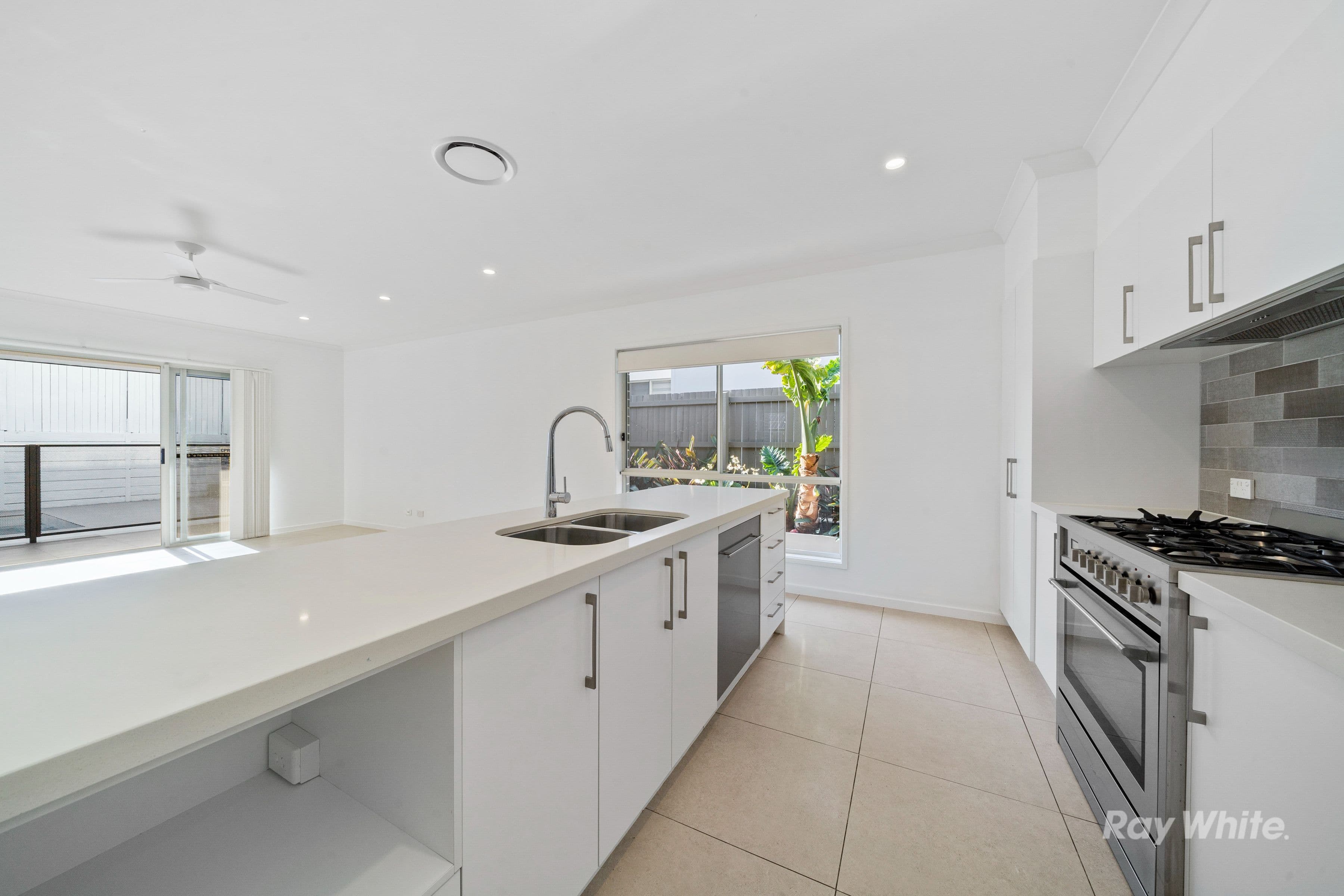 5 Vine Way, Greenbank QLD 4124, Greenbank - Thumbnail 4