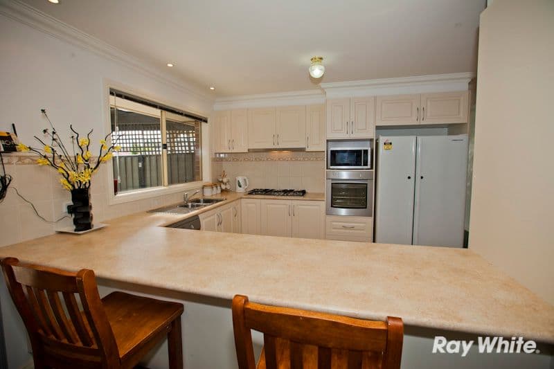 98 Leigh Drive, PAKENHAM VIC 3810, Pakenham - Thumbnail 4