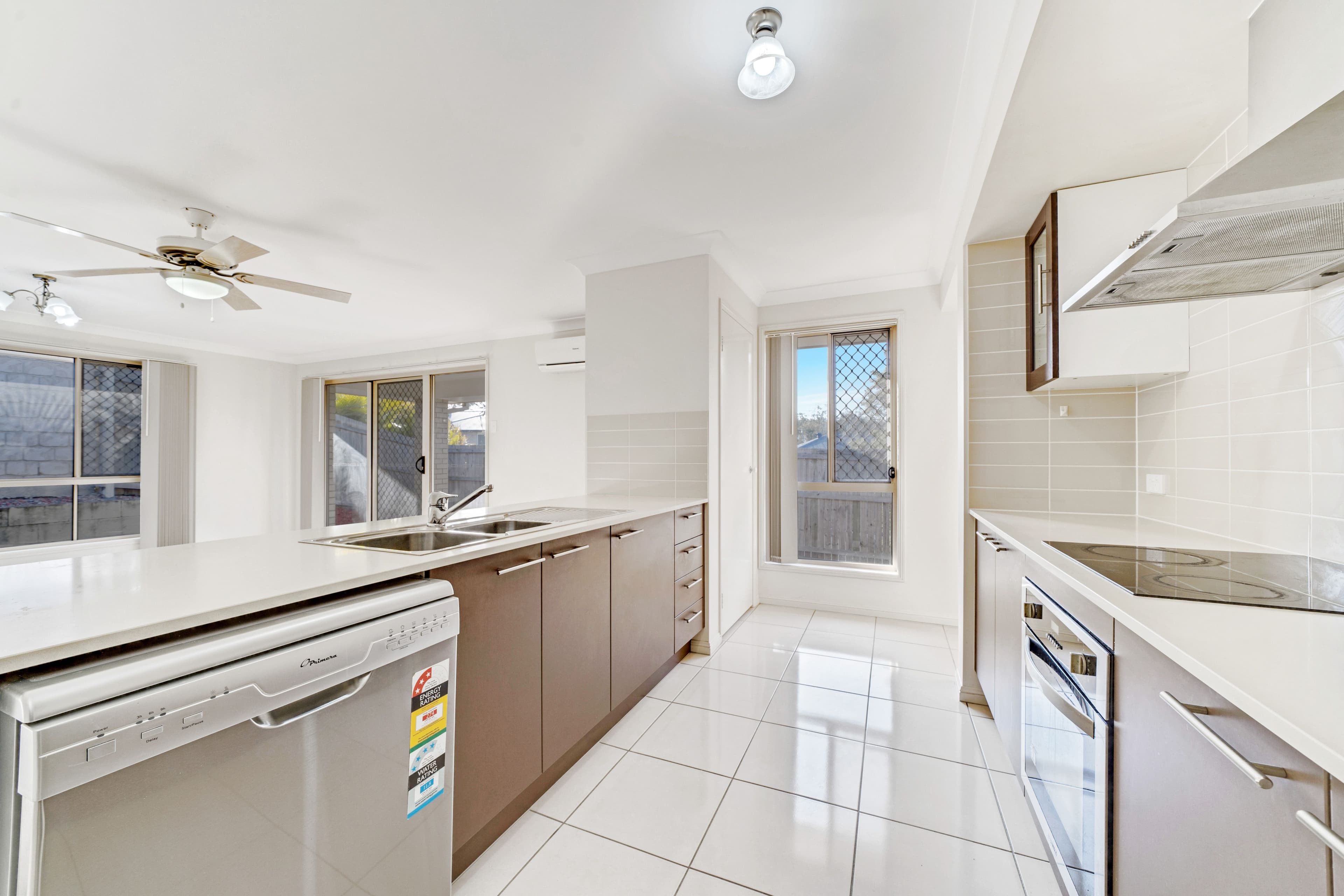 37 Ridgevale Boulevard, Holmview QLD 4207, Holmview - Thumbnail 2