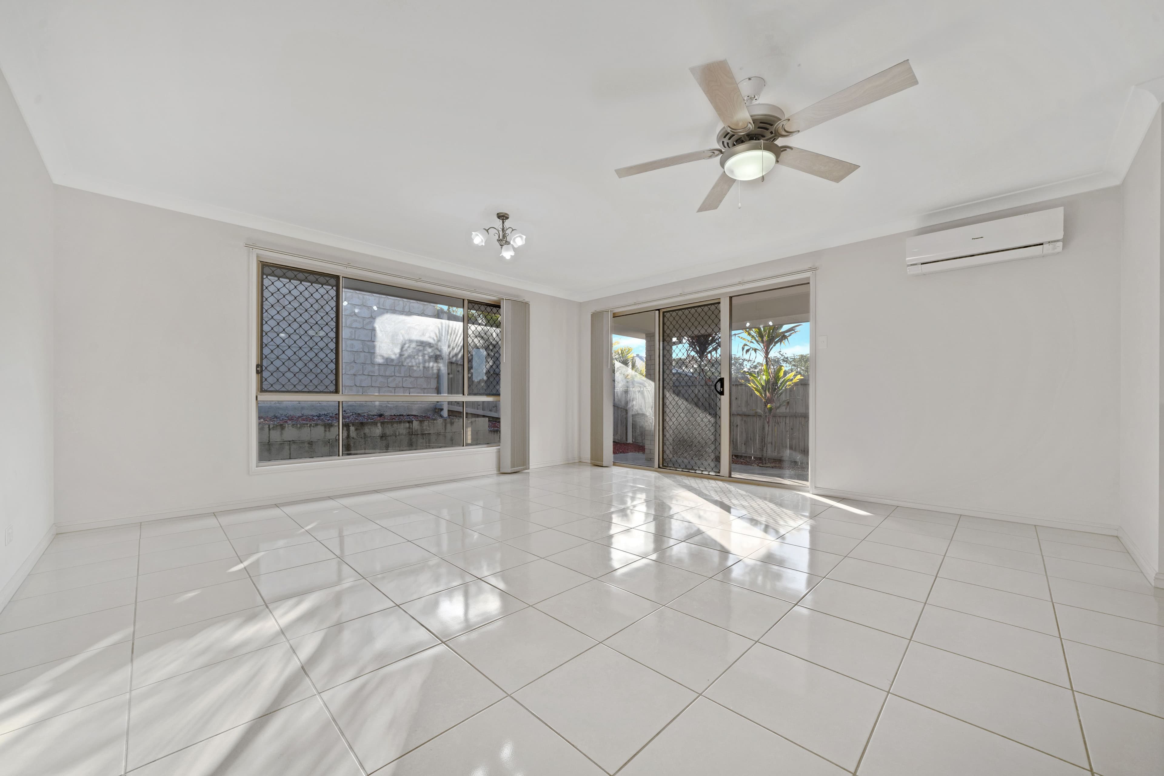 37 Ridgevale Boulevard, Holmview QLD 4207, Holmview - Thumbnail 4