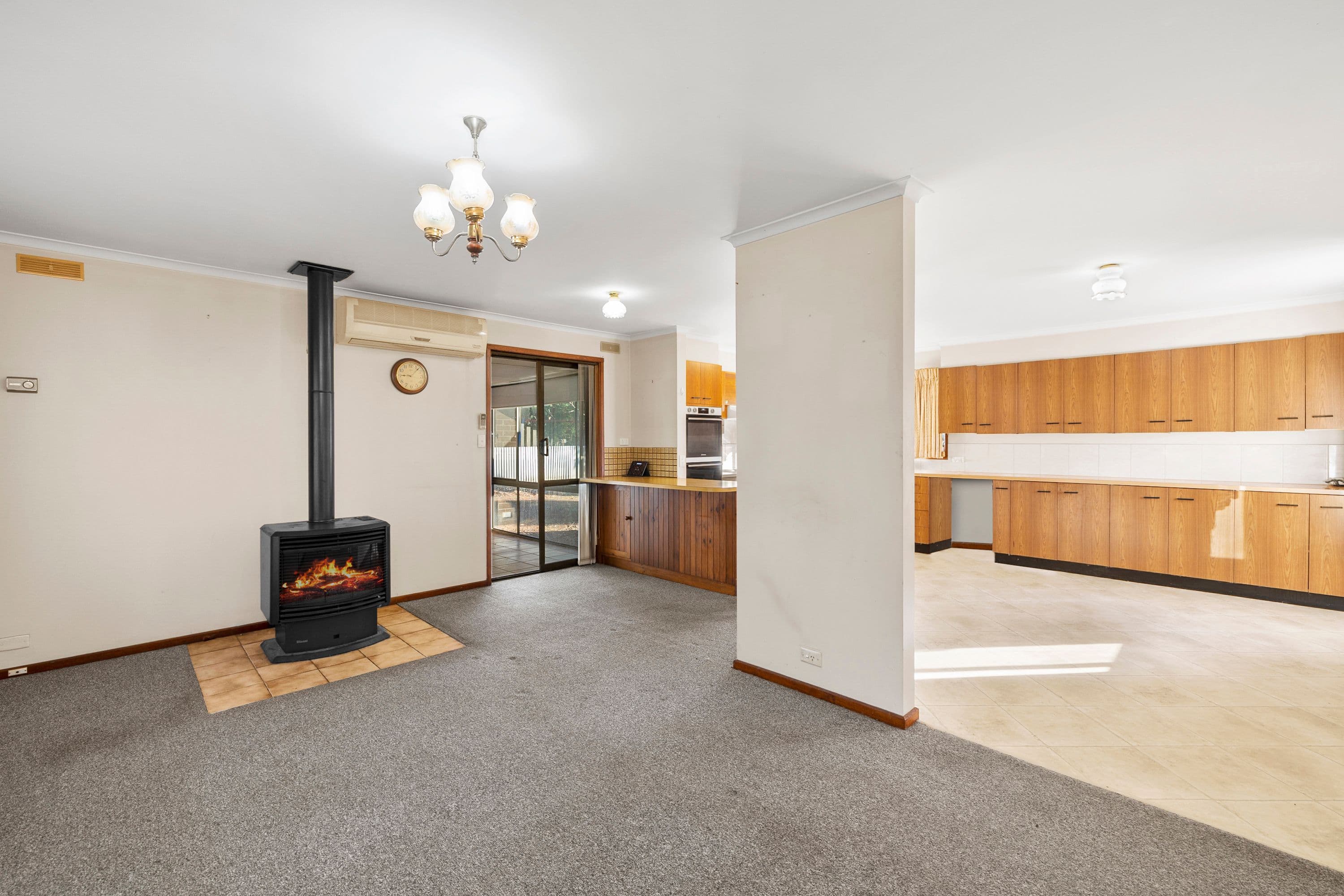 37 Clydevale Avenue, Clyde North VIC 3978, Clyde North - Thumbnail 2