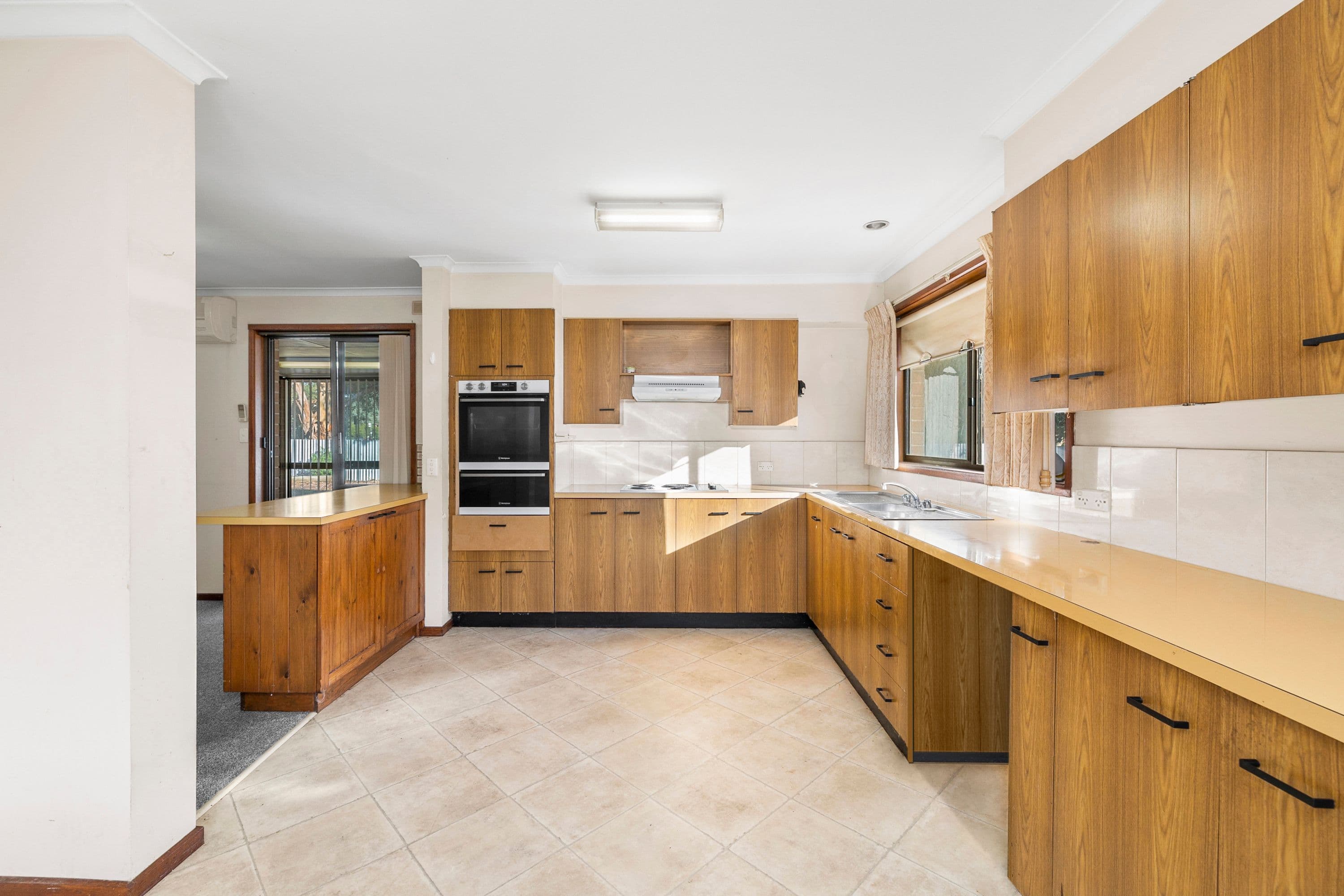 37 Clydevale Avenue, Clyde North VIC 3978, Clyde North - Thumbnail 3