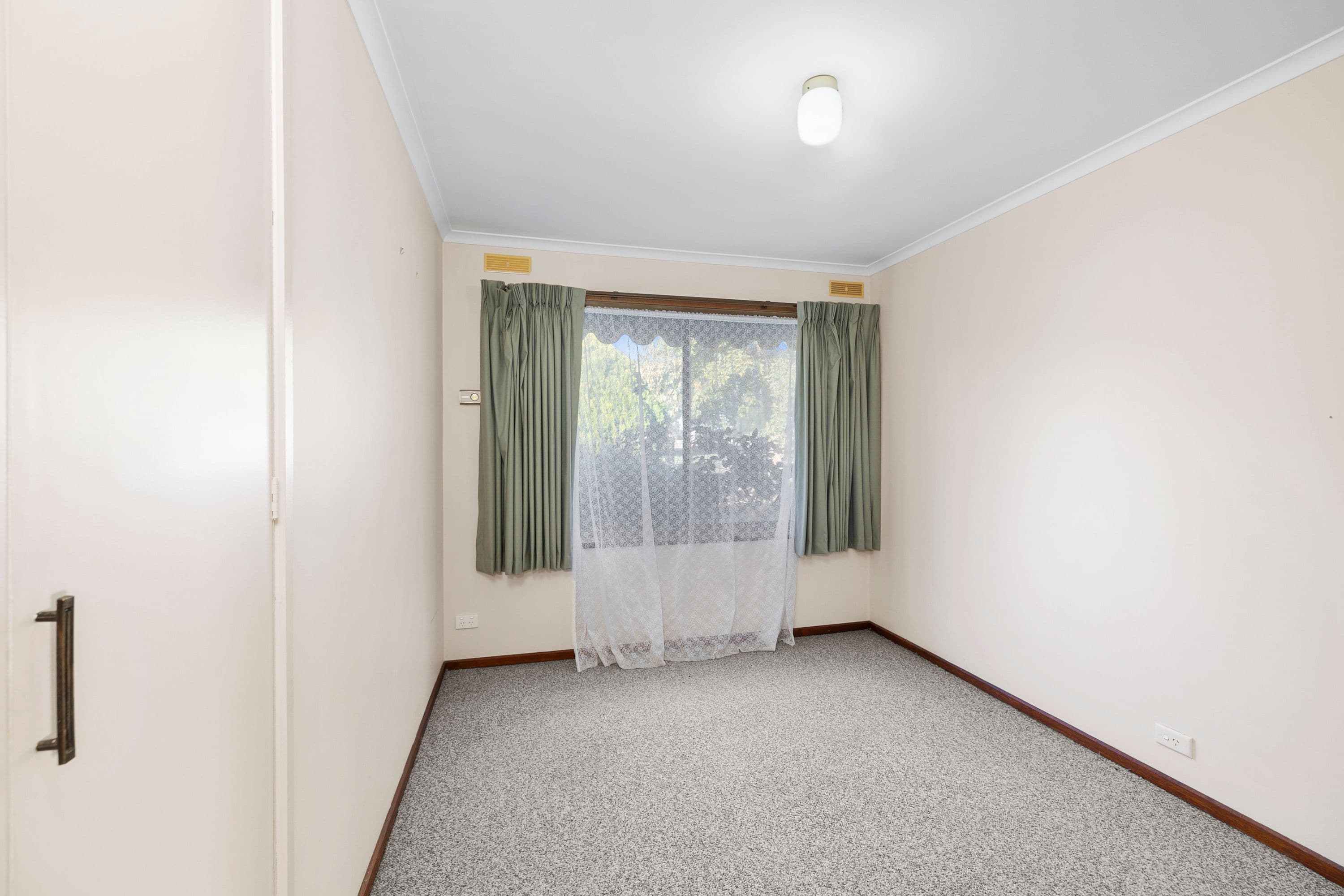 37 Clydevale Avenue, Clyde North VIC 3978, Clyde North - Thumbnail 4