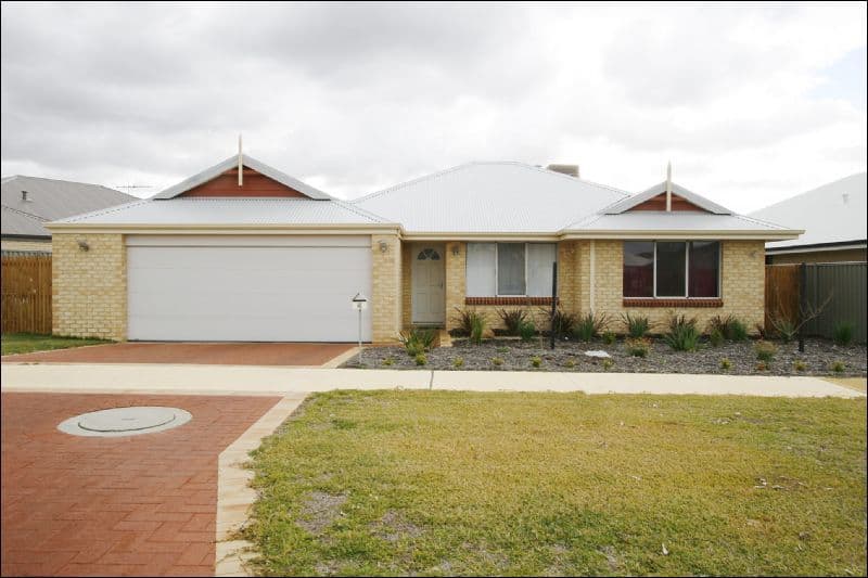 4 Yellowwood Avenue, PIARA WATERS WA 6112, Piara Waters - Image 1
