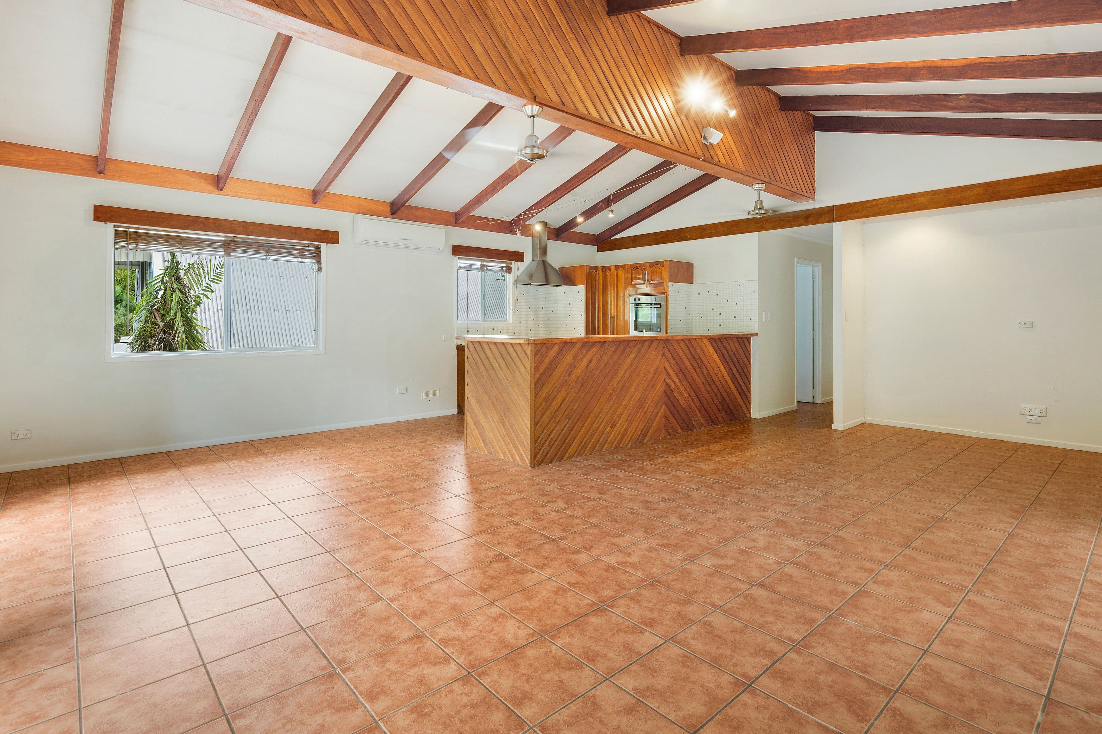 4 Iluka Street, Cannonvale QLD 4802, Cannonvale - Thumbnail 2