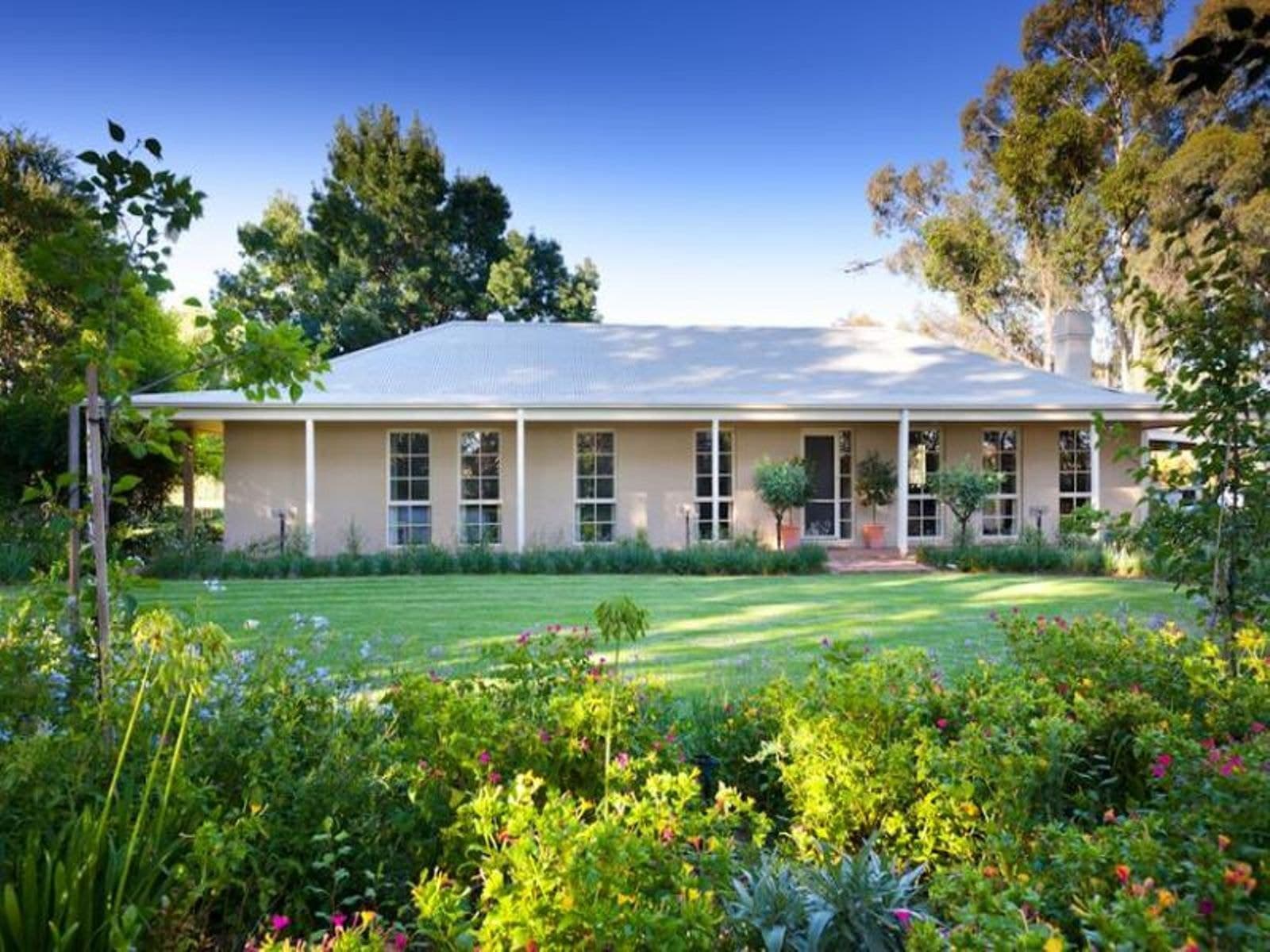 595 Cureton Avenue, Nichols Point - Image 1