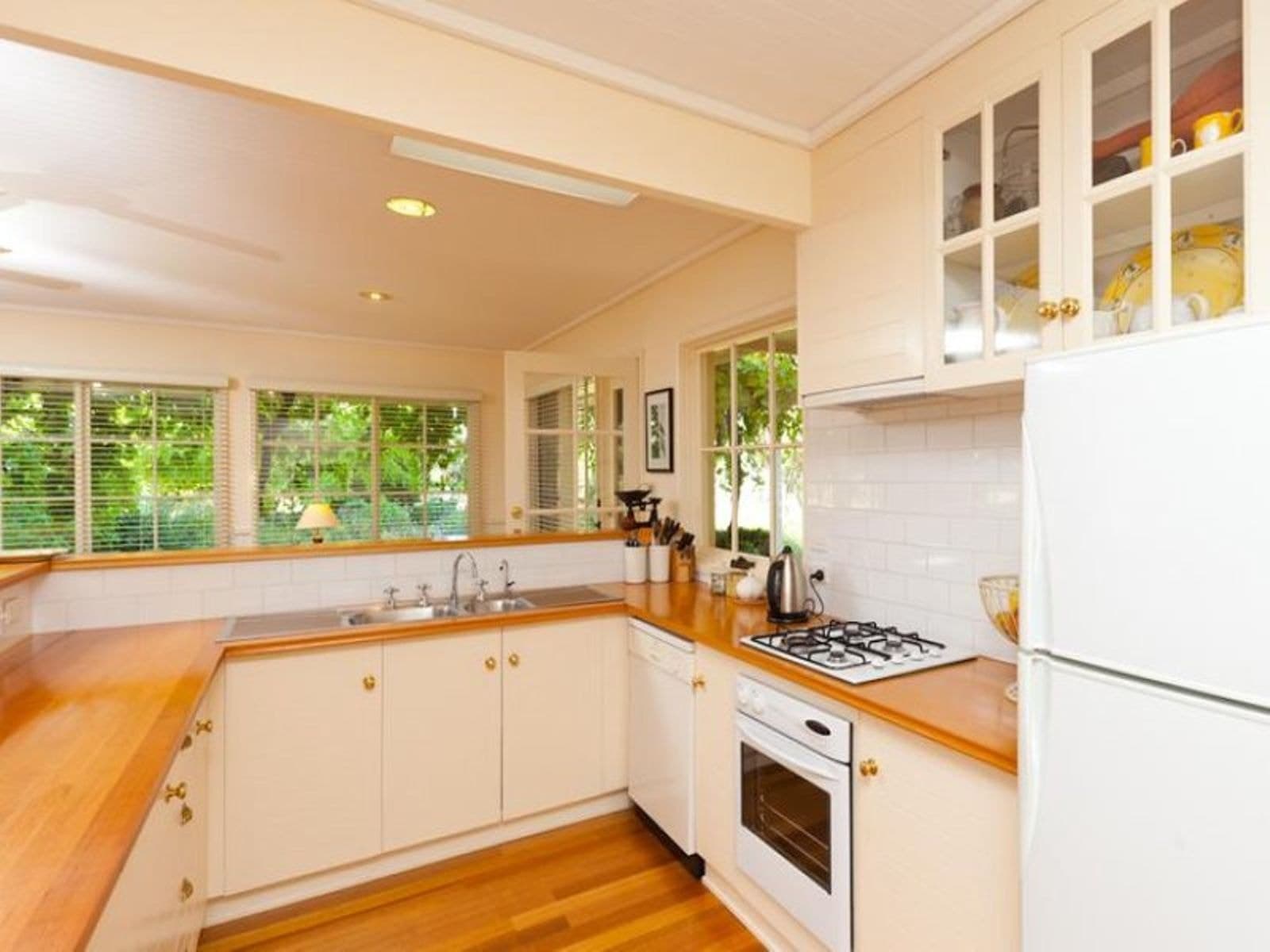 595 Cureton Avenue, Nichols Point - Thumbnail 2