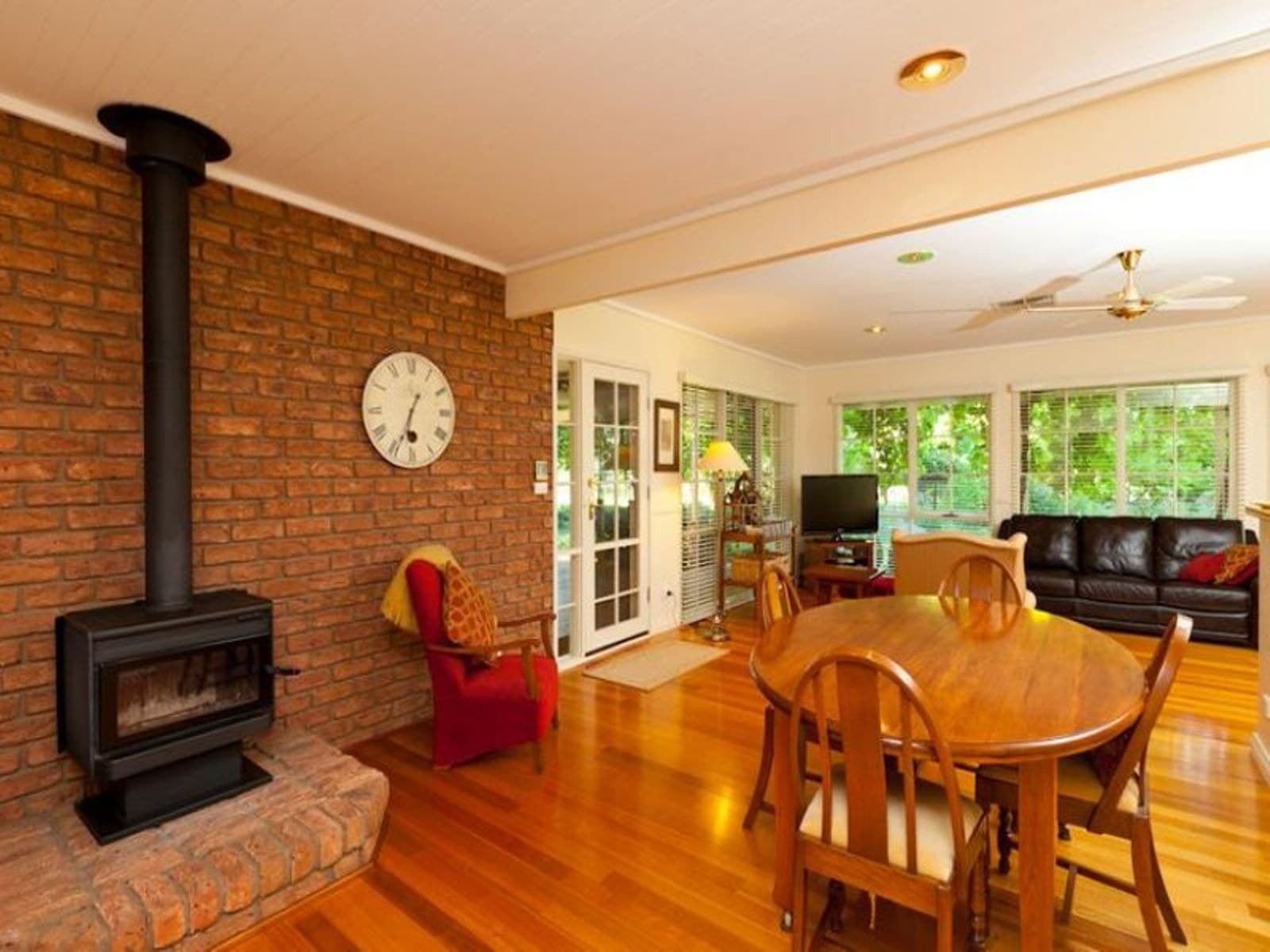 595 Cureton Avenue, Nichols Point - Thumbnail 5