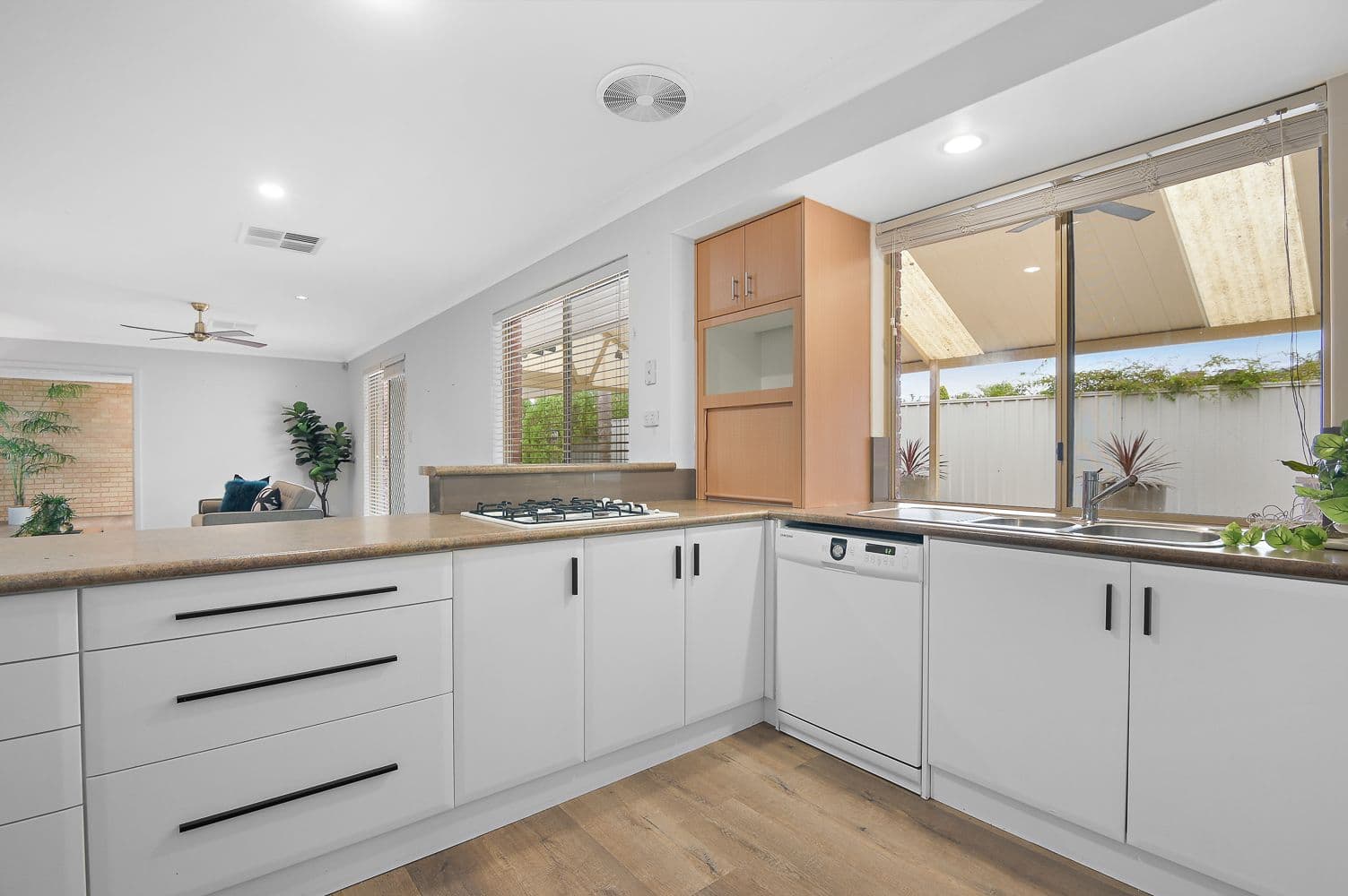 61 Discovery Drive, Thornlie WA 6108, Thornlie - Thumbnail 2