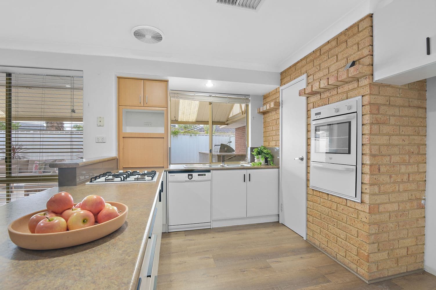 61 Discovery Drive, Thornlie WA 6108, Thornlie - Thumbnail 3