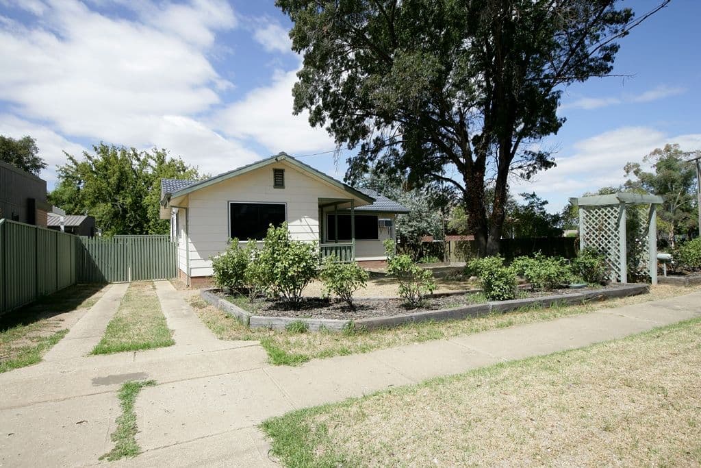 14 Chifley Crescent, Kooringal NSW 2650, Kooringal - Image 1