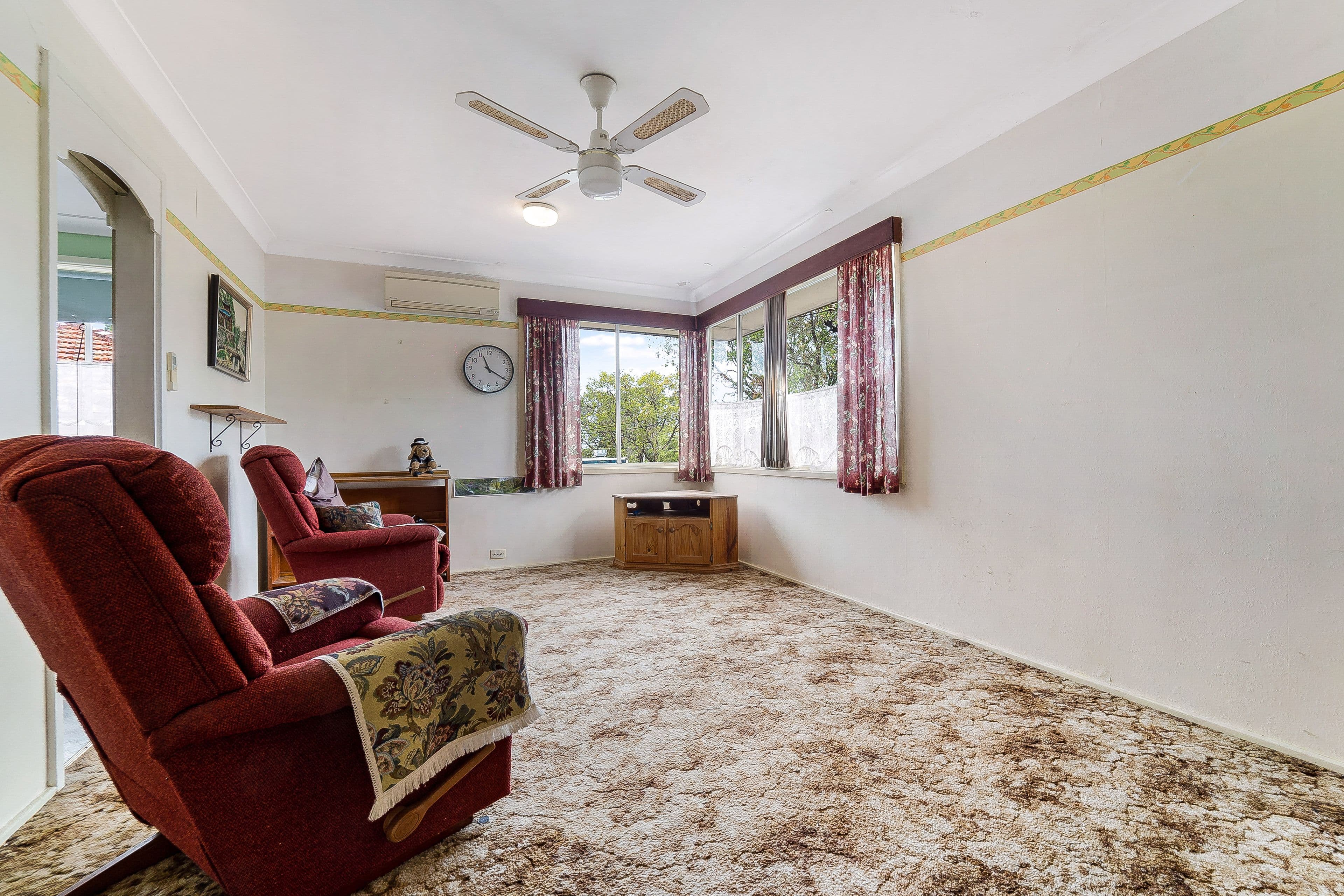 8 Owen Road, Georges Hall NSW 2198, Georges Hall - Thumbnail 3