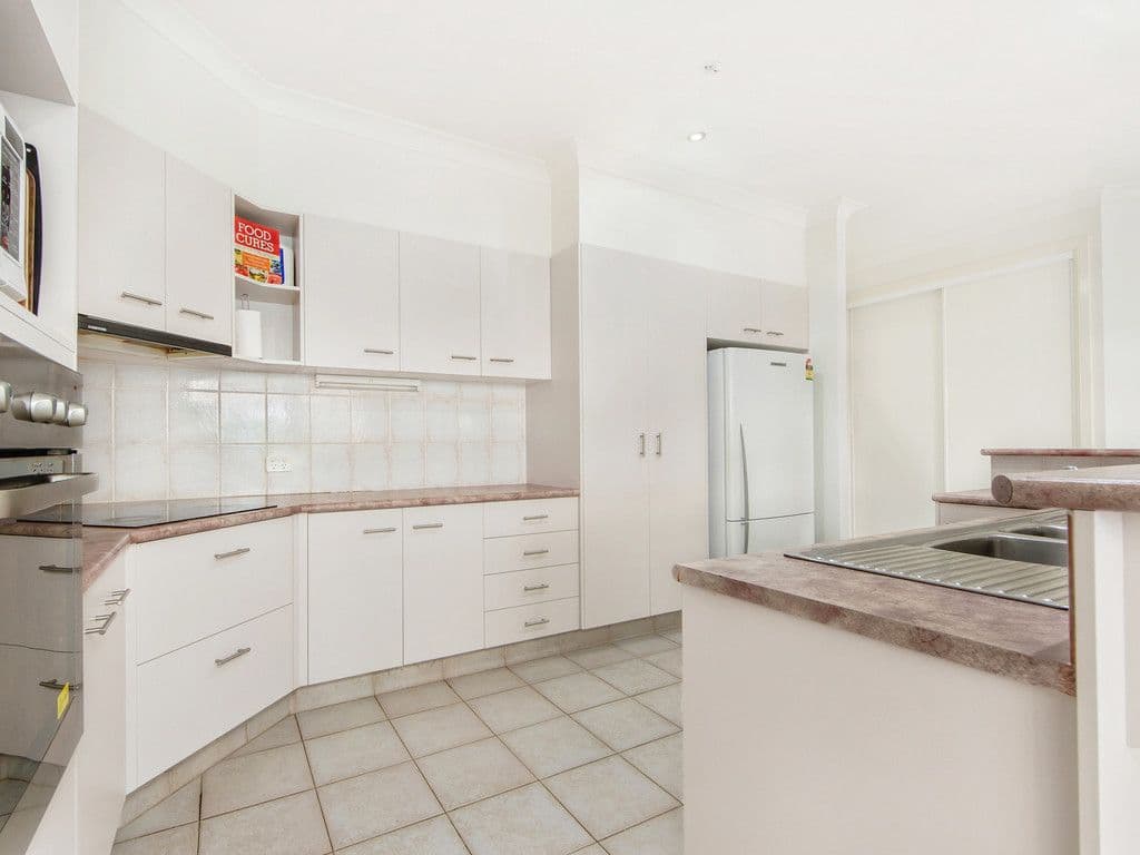 5 Ivor Court, Benowa QLD 4217, Benowa - Thumbnail 4