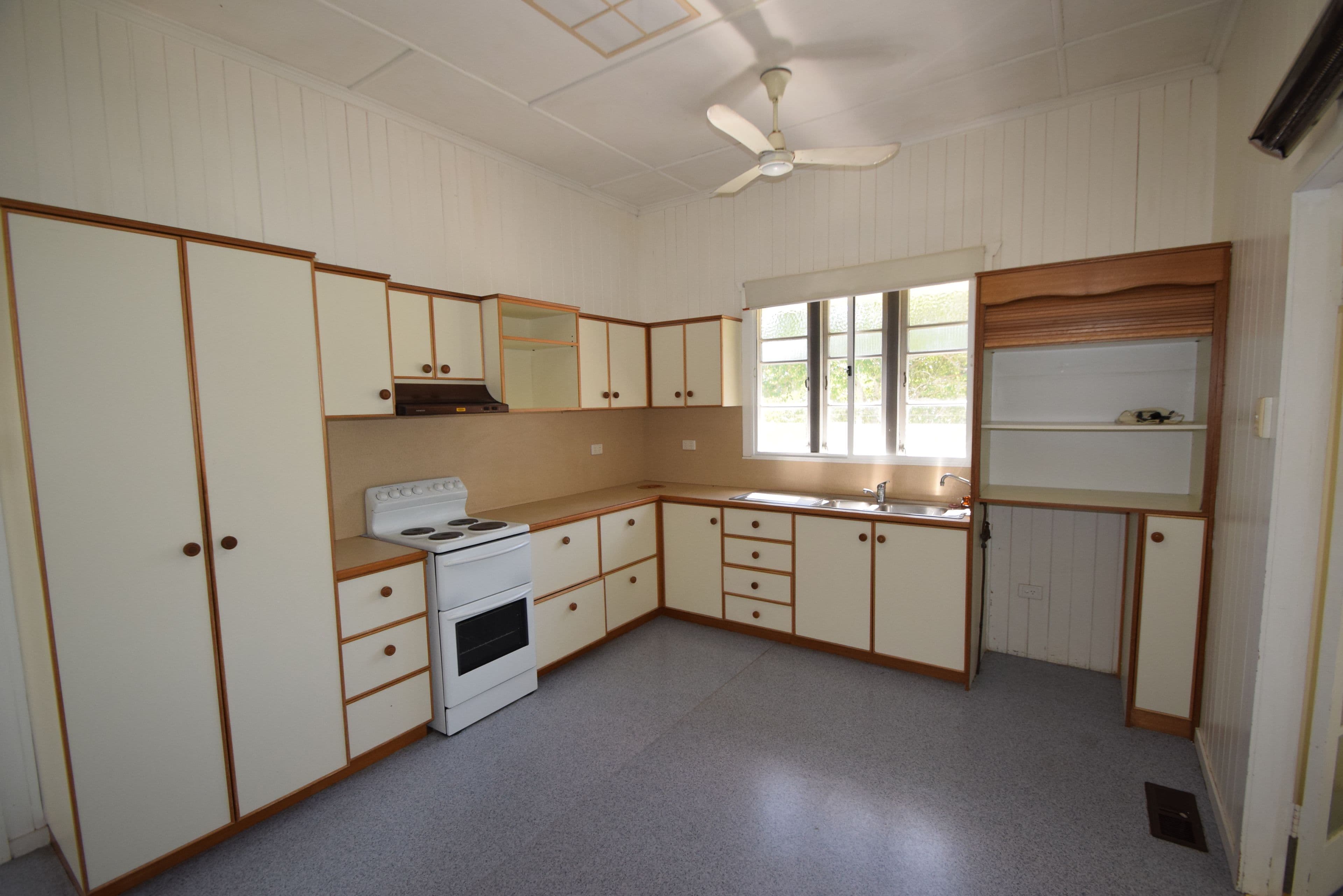 49 Middle Street, Esk QLD 4312, Esk - Thumbnail 3