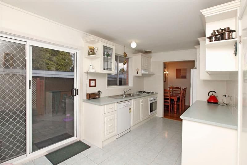 14 Grosvenor Court, BUNDOORA VIC 3083, Bundoora - Thumbnail 2