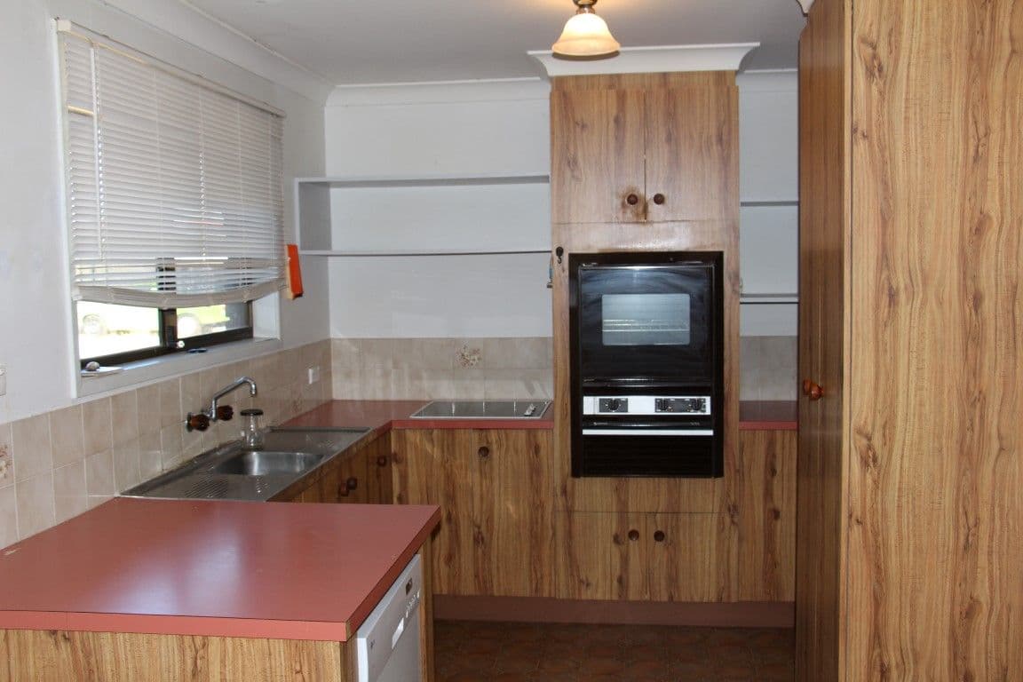 24 Leahy Drive, KINGSTHORPE QLD 4400, Kingsthorpe - Thumbnail 2
