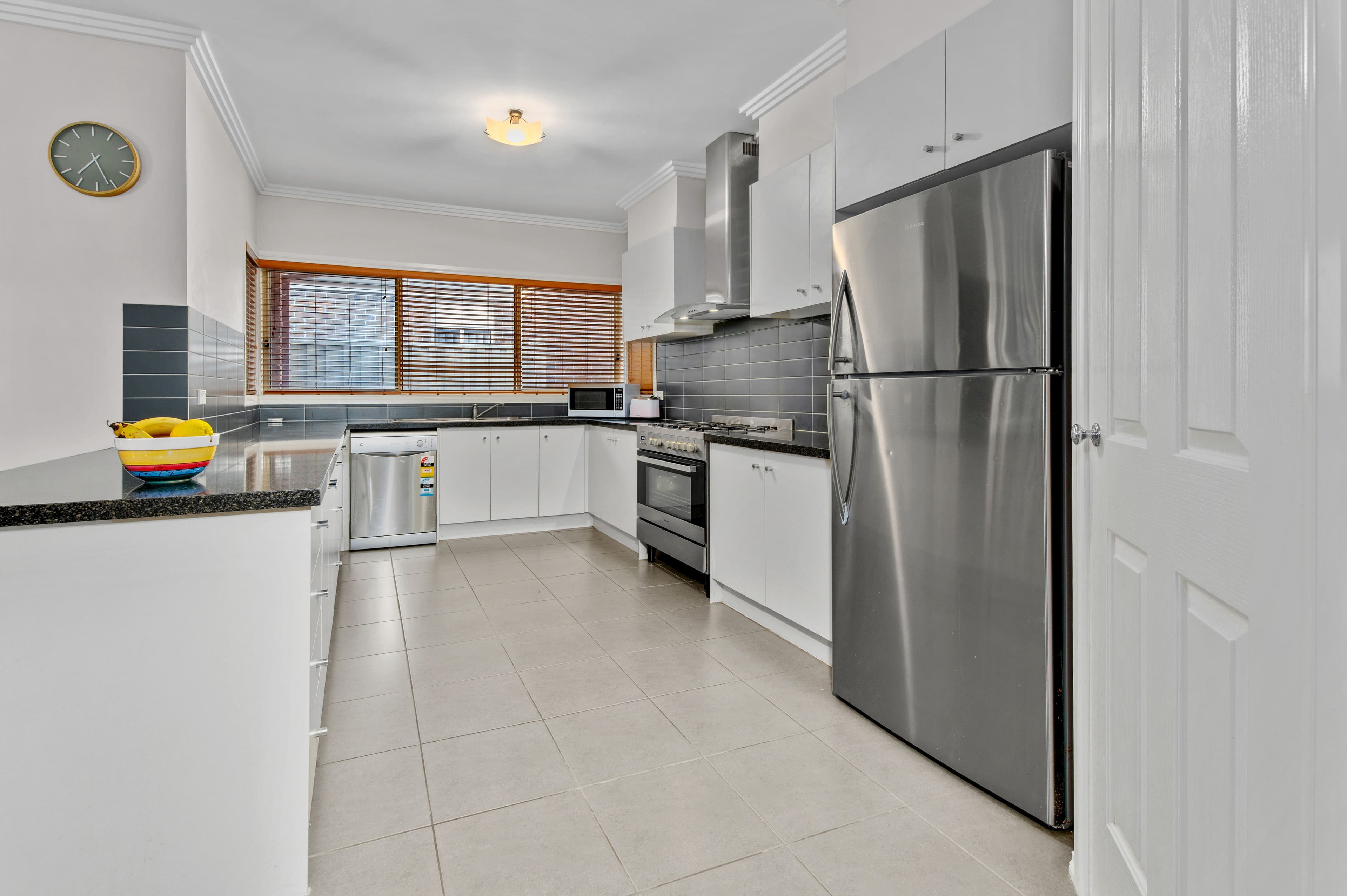 6 Pardalote Close, South Morang VIC 3752, South Morang - Thumbnail 2