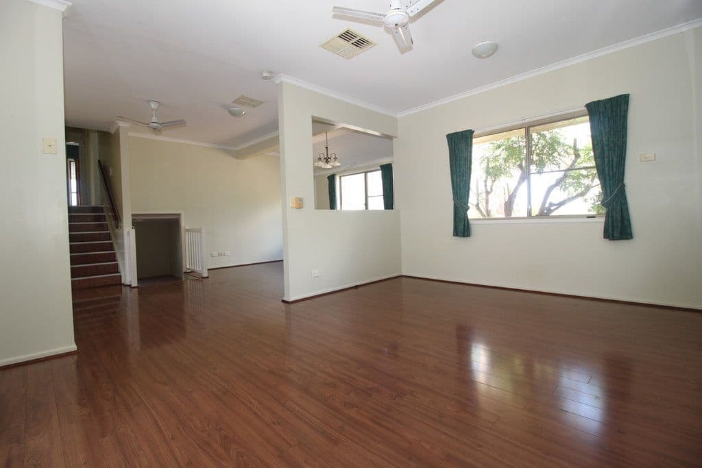 11 Park Avenue, Emerald QLD 4720, Emerald - Thumbnail 2