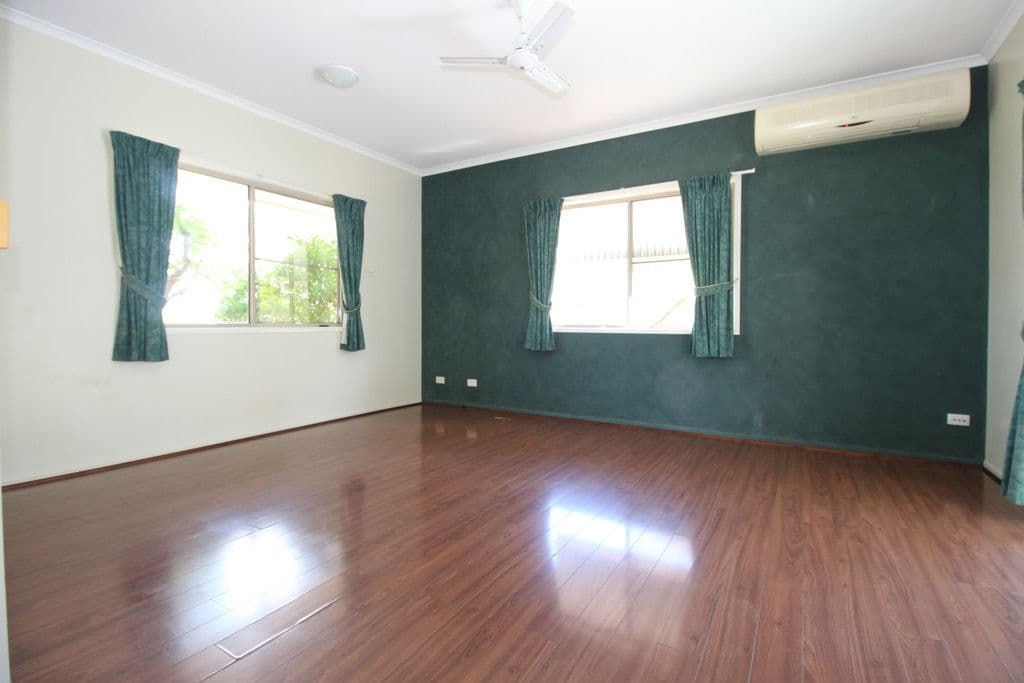 11 Park Avenue, Emerald QLD 4720, Emerald - Thumbnail 3