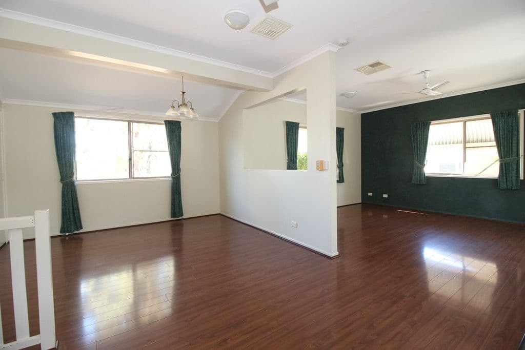 11 Park Avenue, Emerald QLD 4720, Emerald - Thumbnail 4