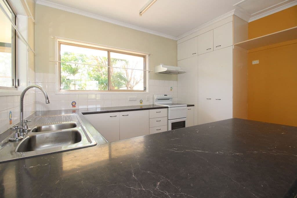 11 Park Avenue, Emerald QLD 4720, Emerald - Thumbnail 7