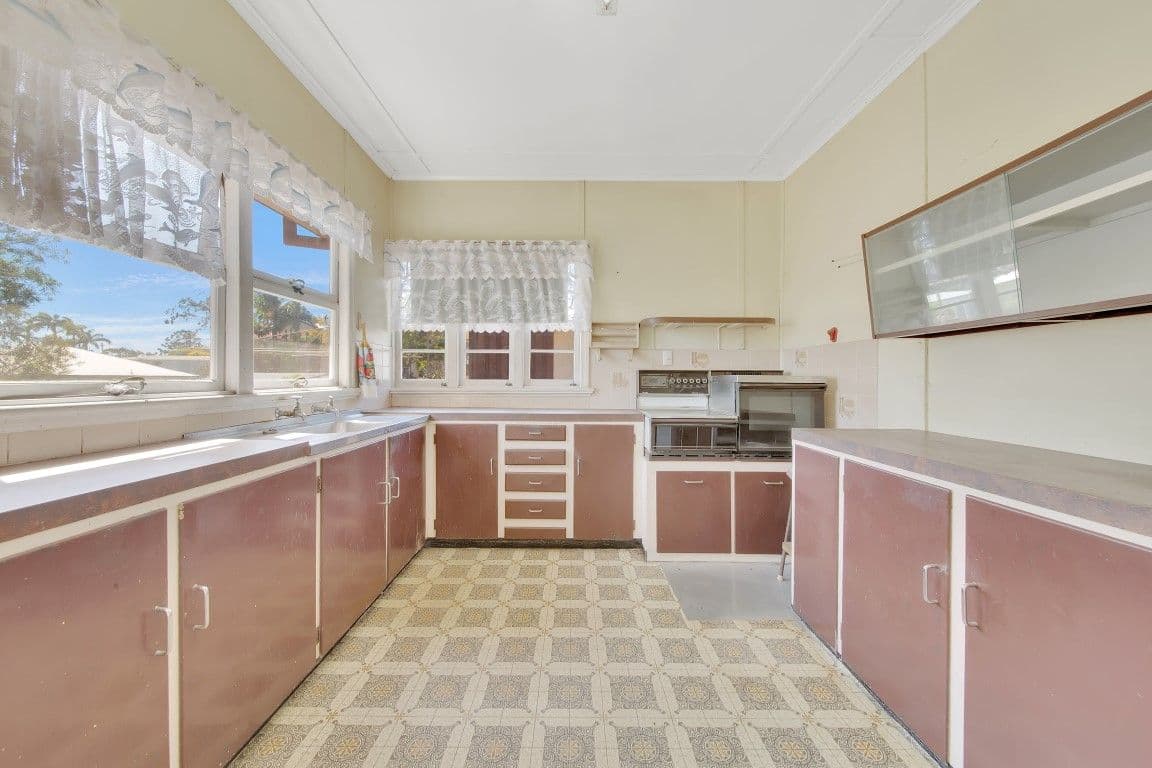 16 Hill Crescent, West Gladstone QLD 4680, West Gladstone - Thumbnail 3