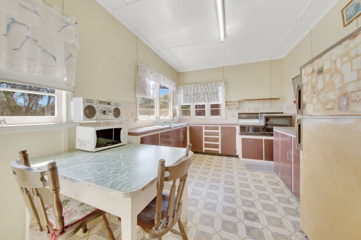16 Hill Crescent, West Gladstone QLD 4680, West Gladstone - Thumbnail 4