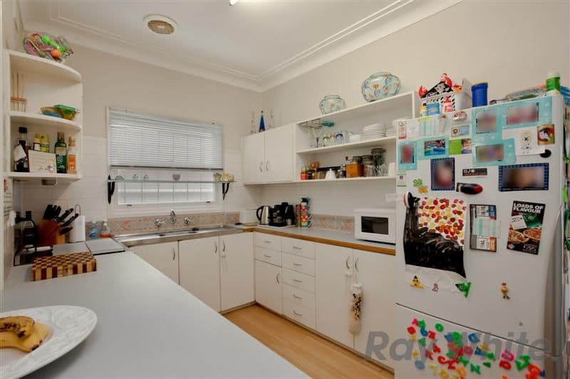 61 Roslyn Avenue, CHARLESTOWN NSW 2290, Charlestown - Thumbnail 2