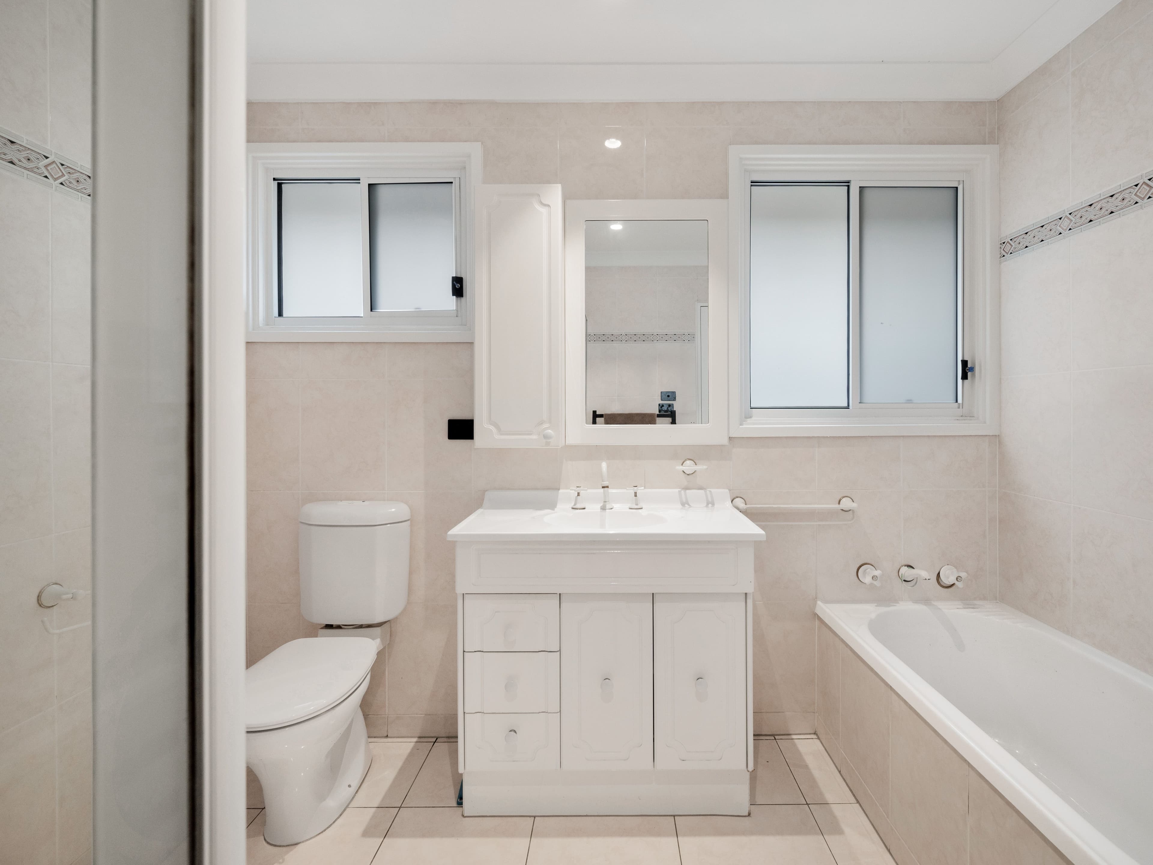 218 Saint Johns Road, Bradbury NSW 2560, Bradbury - Thumbnail 8