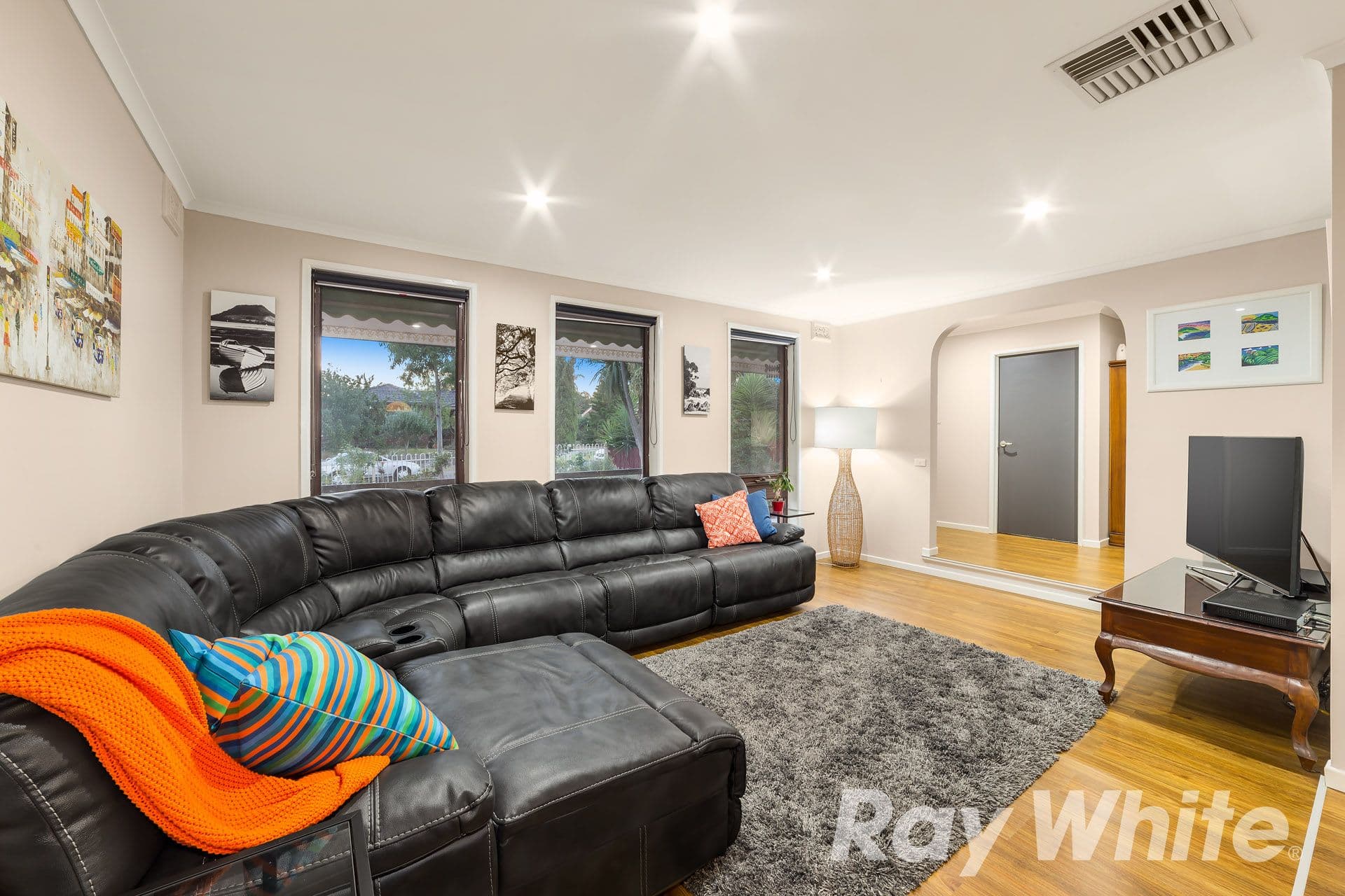 7 Yvonne Close, Mill Park VIC 3082, Mill Park - Thumbnail 3