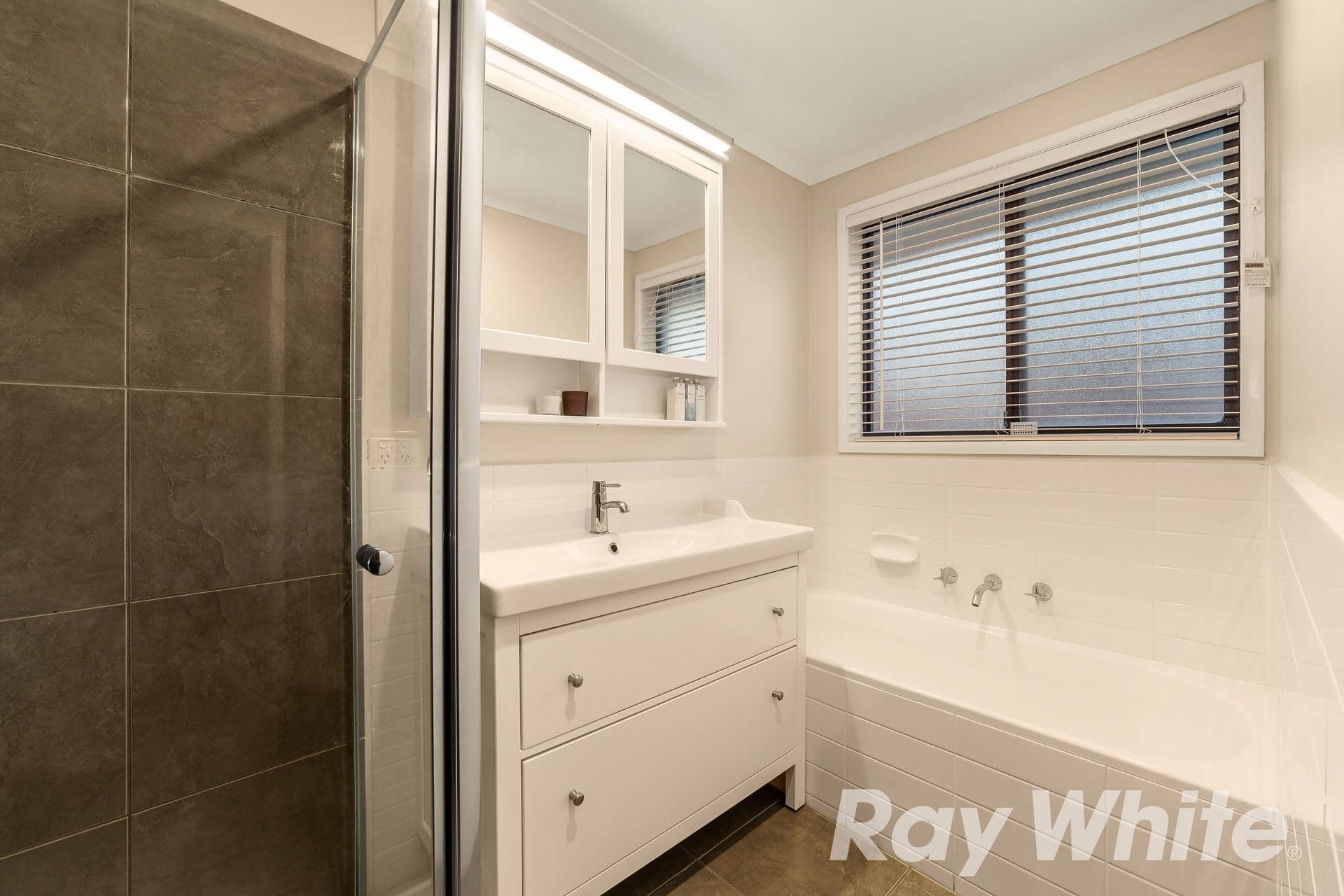 7 Yvonne Close, Mill Park VIC 3082, Mill Park - Thumbnail 6