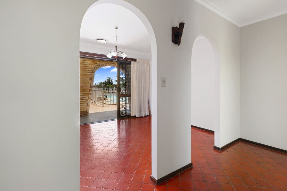 17 Andrea Avenue, Broadbeach Waters QLD 4218, Broadbeach Waters - Thumbnail 7