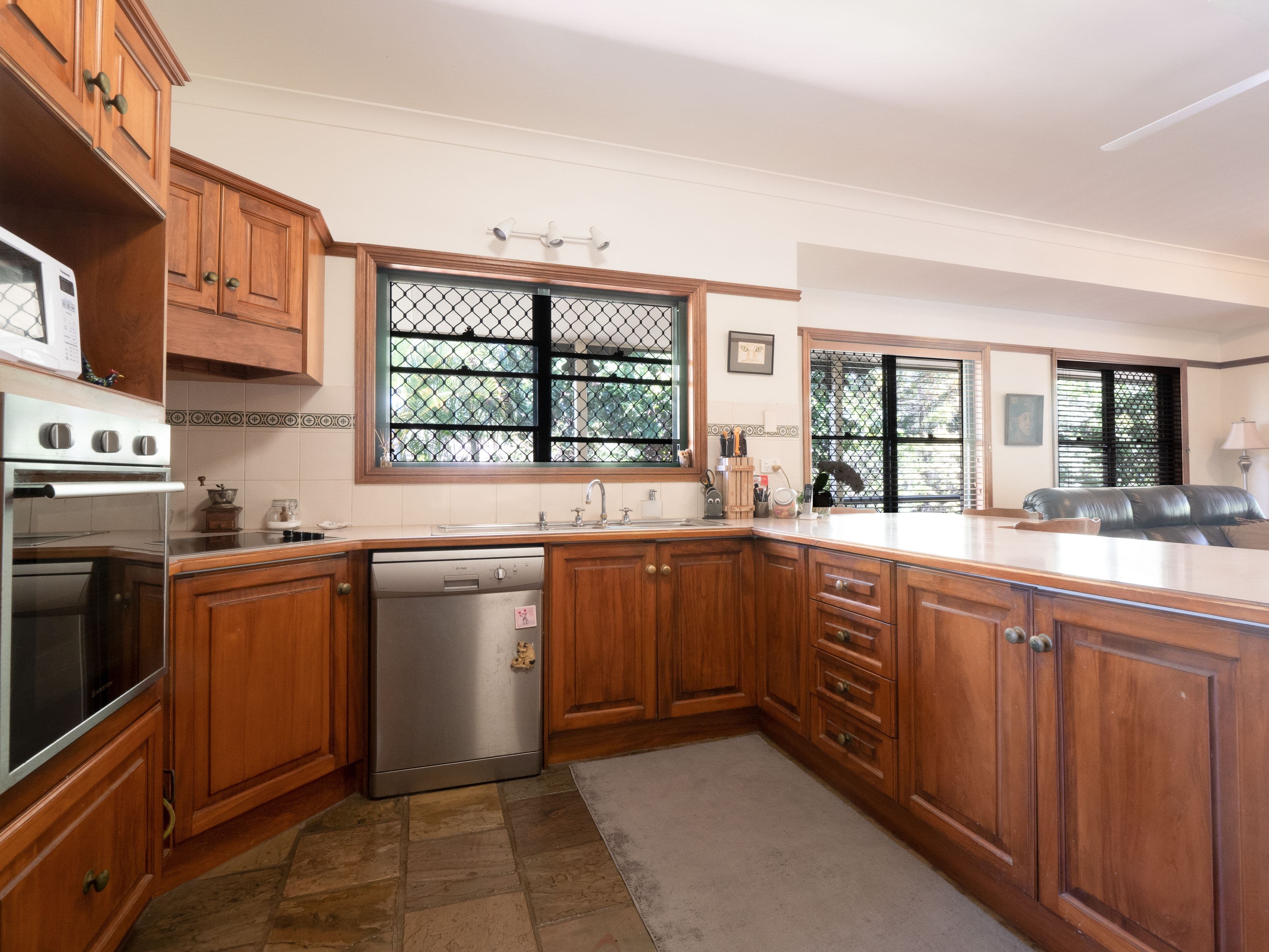 16 Bill Court, Parkwood QLD 4214, Parkwood - Thumbnail 2
