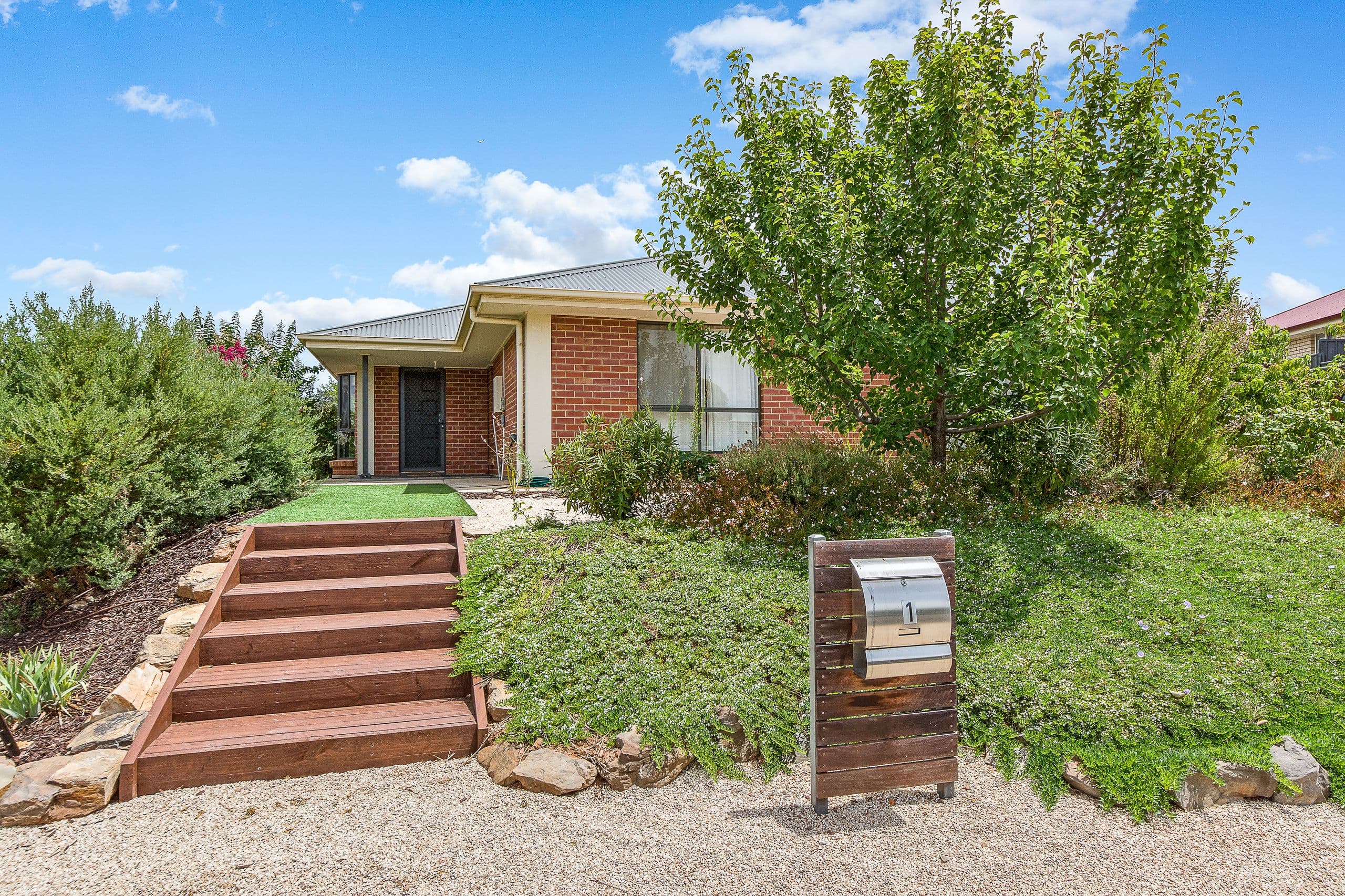 1 Lee Court, Strathalbyn SA 5255, Strathalbyn - Image 1