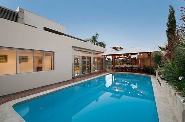 27 Merrimac Boulevard, BROADBEACH WATERS QLD 4218, Broadbeach Waters - Thumbnail 3