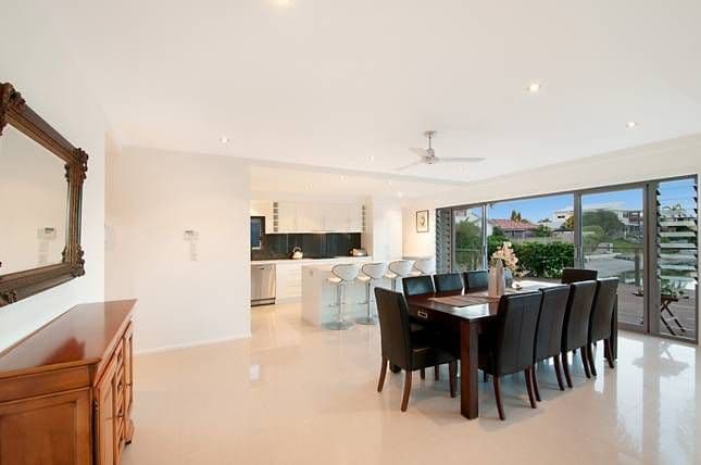 27 Merrimac Boulevard, BROADBEACH WATERS QLD 4218, Broadbeach Waters - Thumbnail 4
