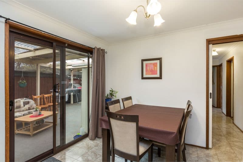 15 Kamil Street, Melton South VIC 3338, Melton South - Thumbnail 3
